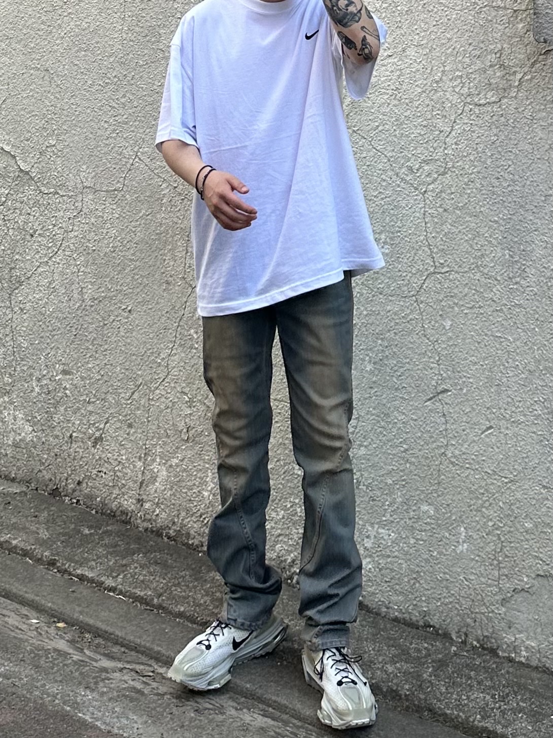 Nike x Stussy T-Shirt White (DV1774-100), Nike x Matthew M Williams Zoom 004 Stone 착용 스타일 - 2