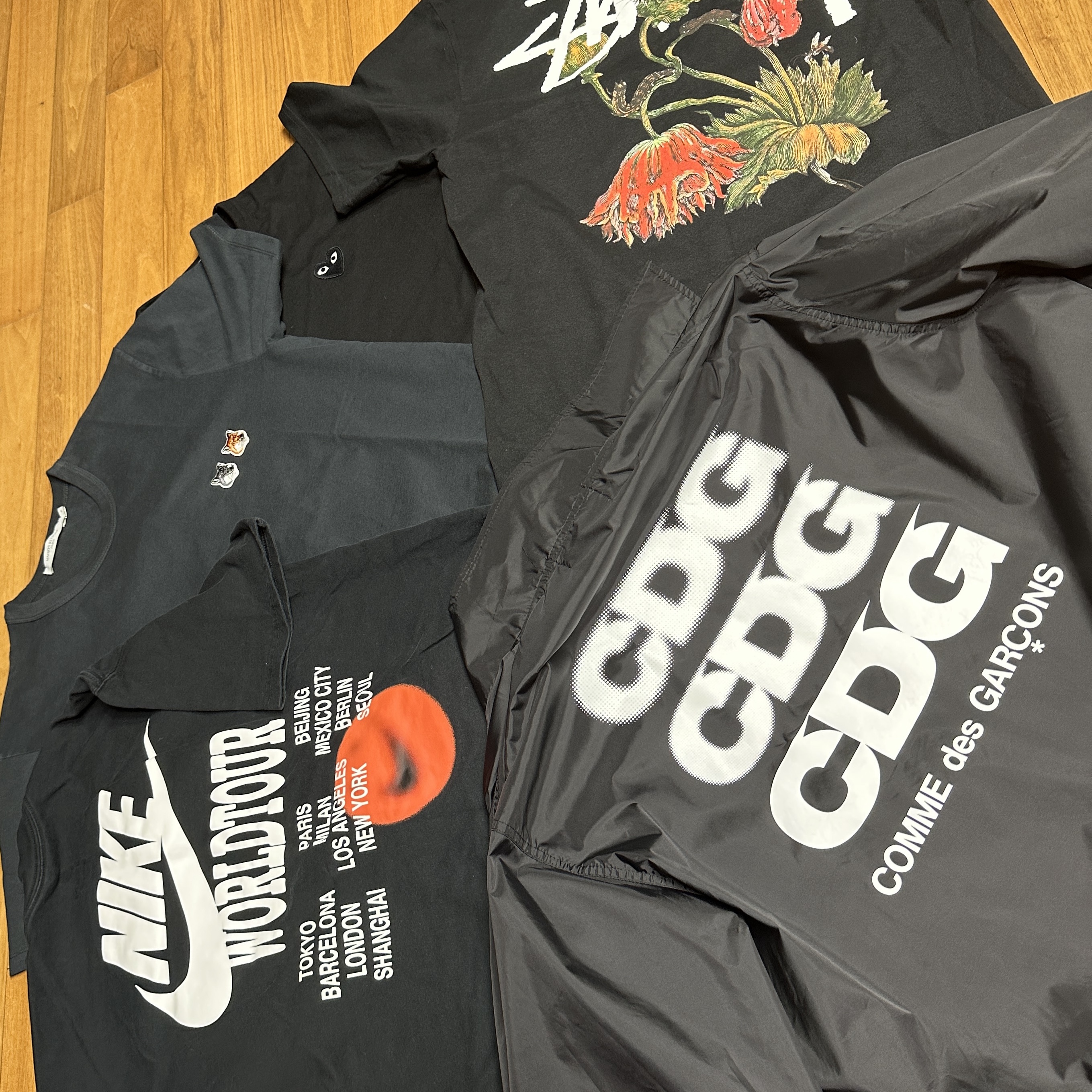 CDG Logo Coach Jacket Black, Nike World Tour T-Shirt Black - Asia 착용 스타일