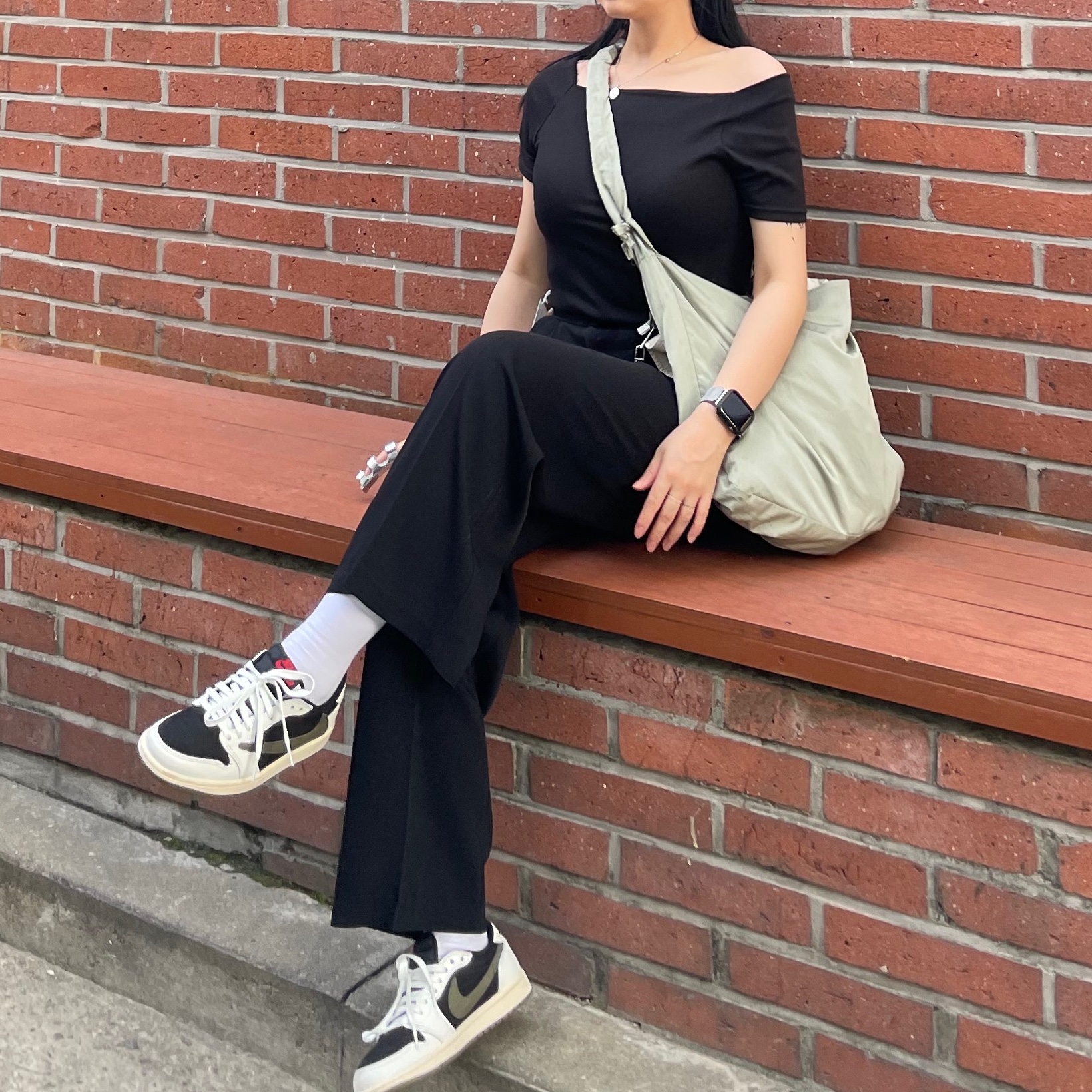 (W) Jordan 1 x Travis Scott Retro Low OG SP Medium Olive 착용 스타일