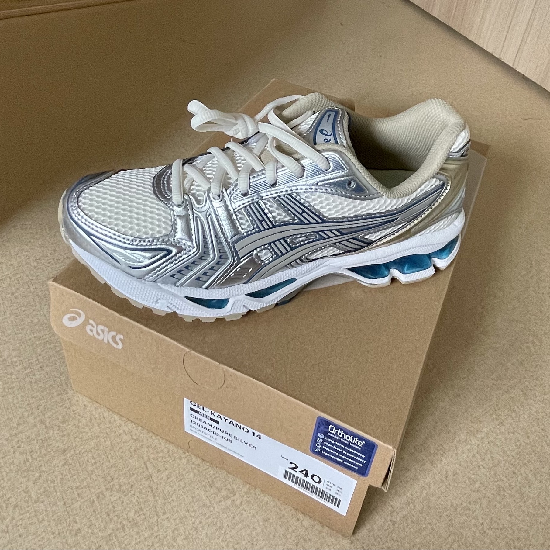 Asics Gel-Kayano 14 Cream Pure Silver 착용 스타일