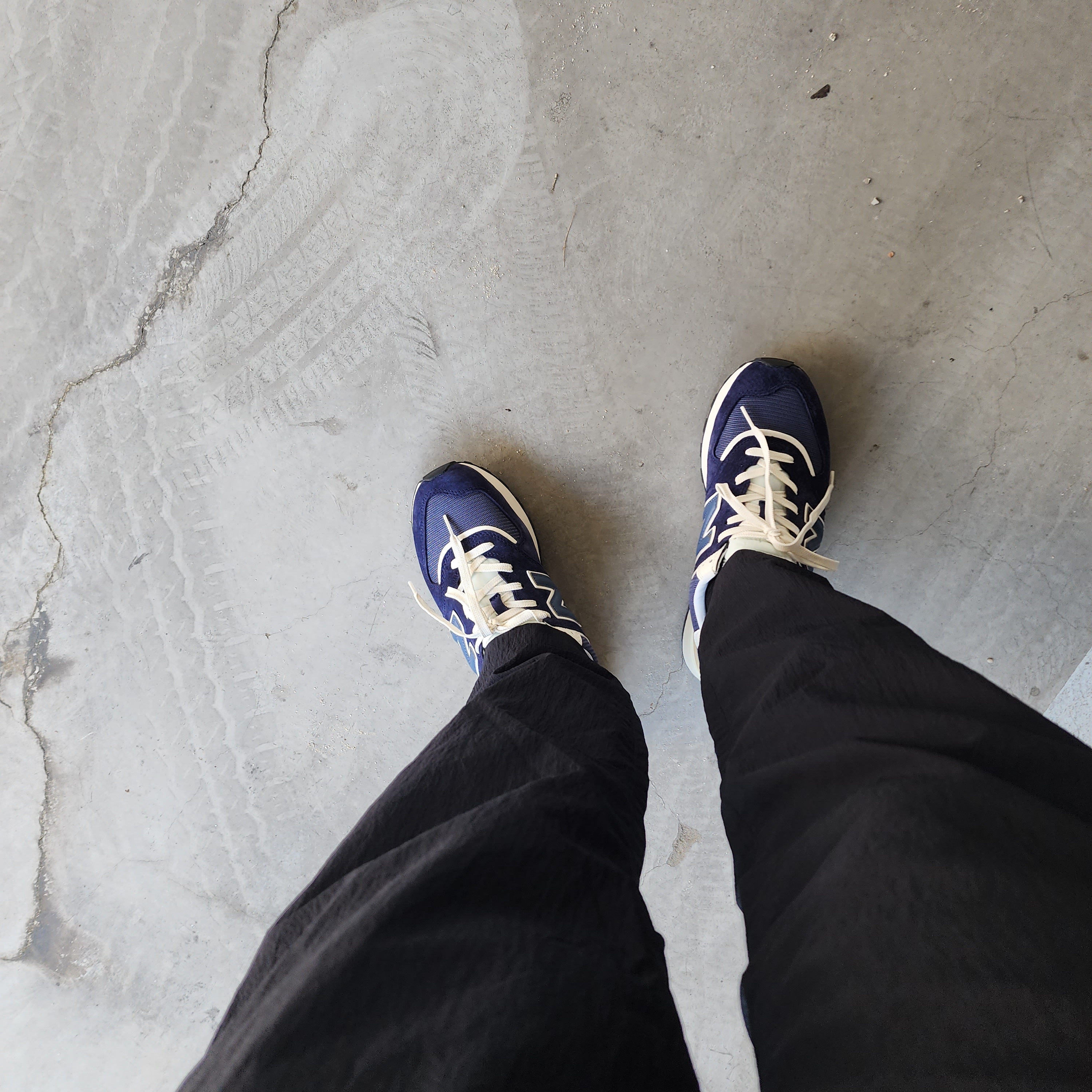 New Balance 574 Legacy Navy 착용 스타일