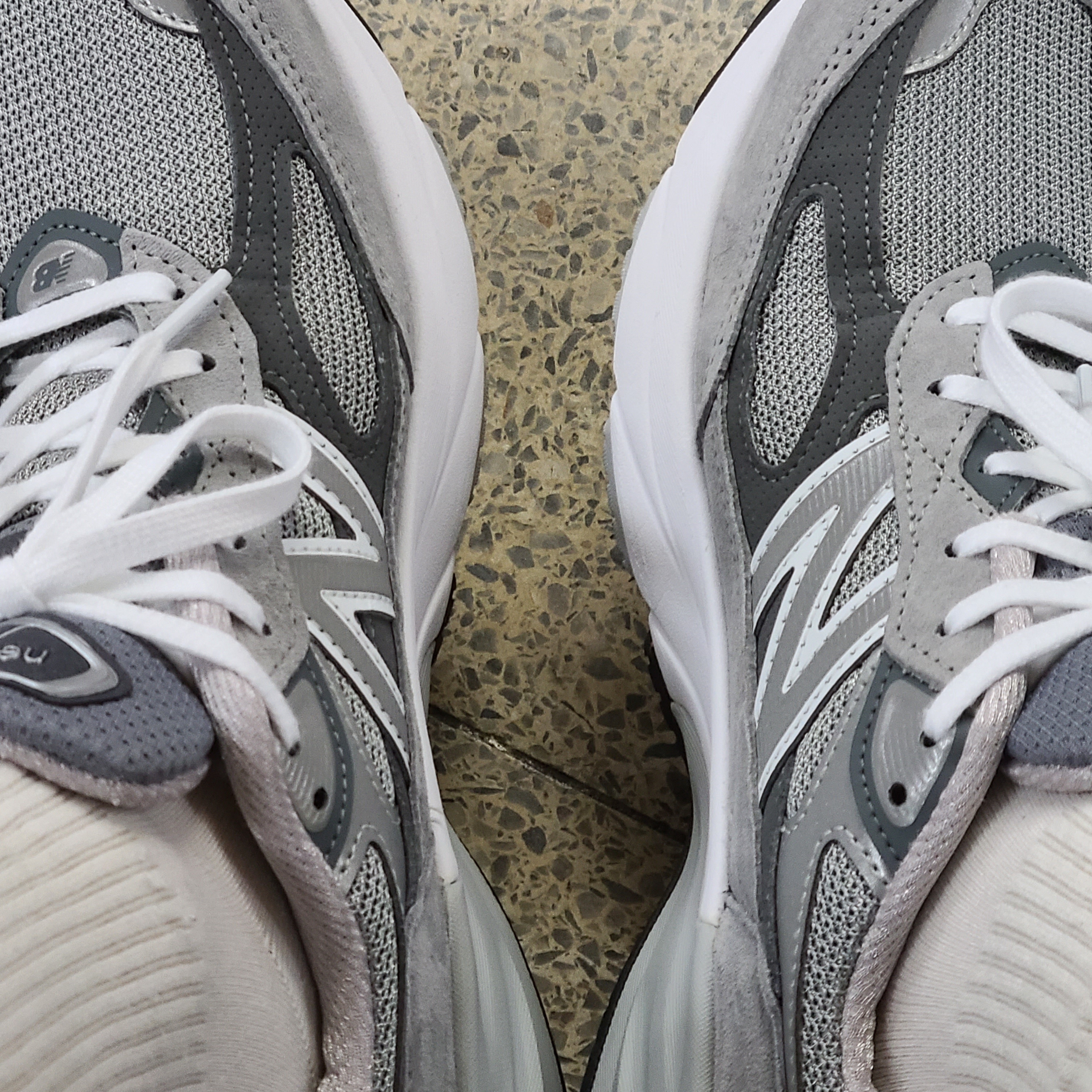 New Balance 990v6 Made in USA Grey - D Standard 착용 스타일