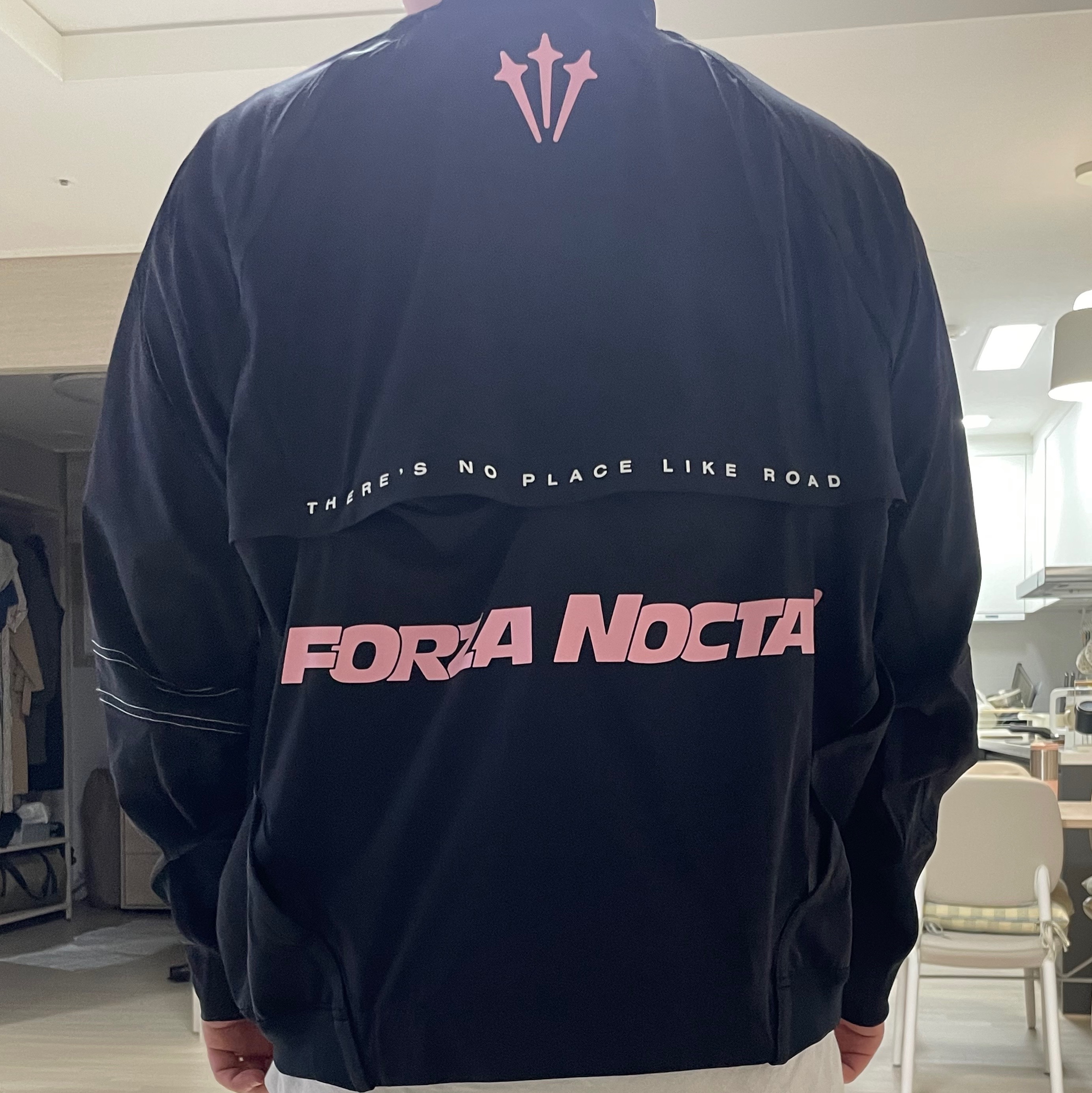 (W) Nike x Drake Nocta NRG LR L/S Crew Black (DV3631-010) 착용 스타일 - 2
