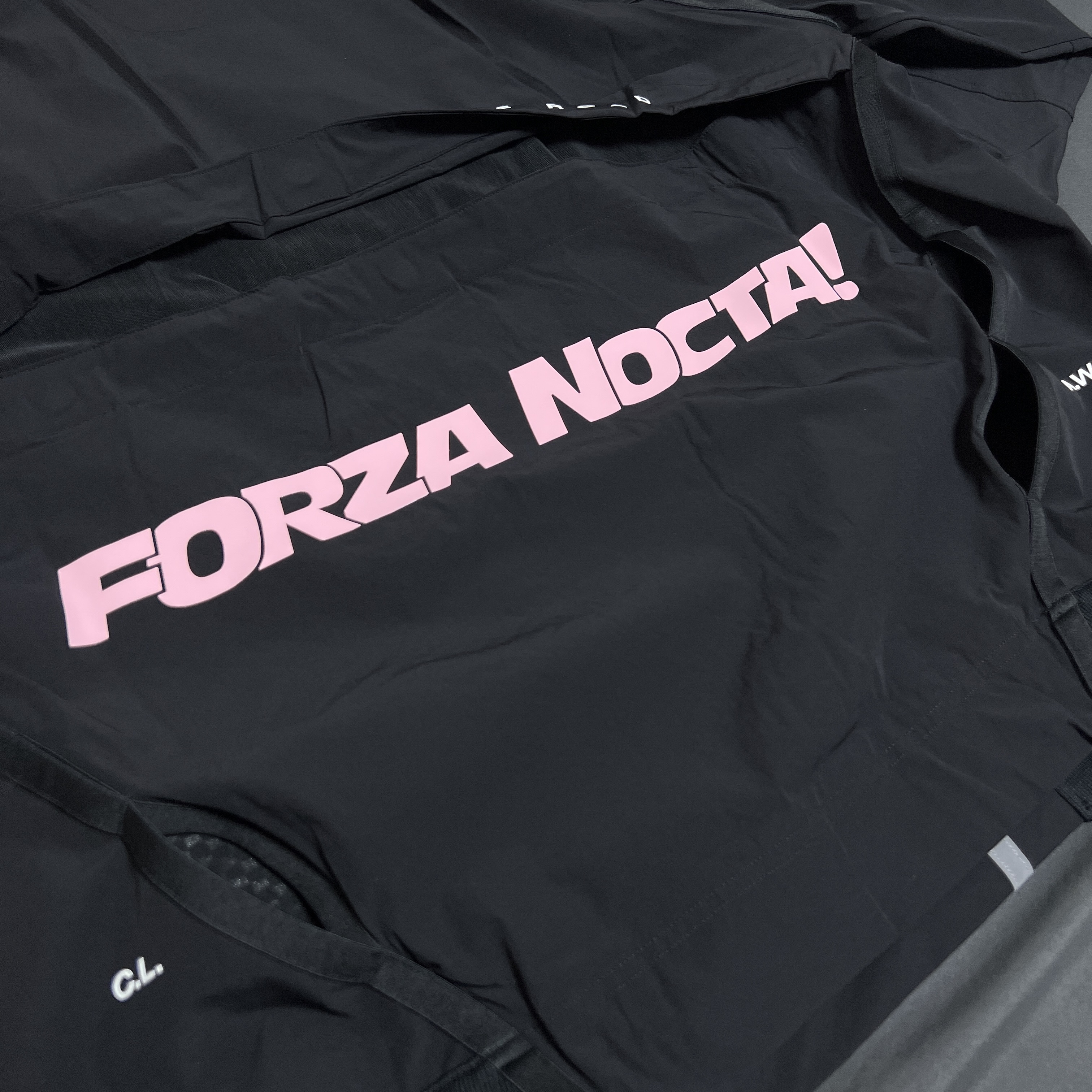(W) Nike x Drake Nocta NRG LR L/S Crew Black (DV3631-010) 착용 스타일 - 3