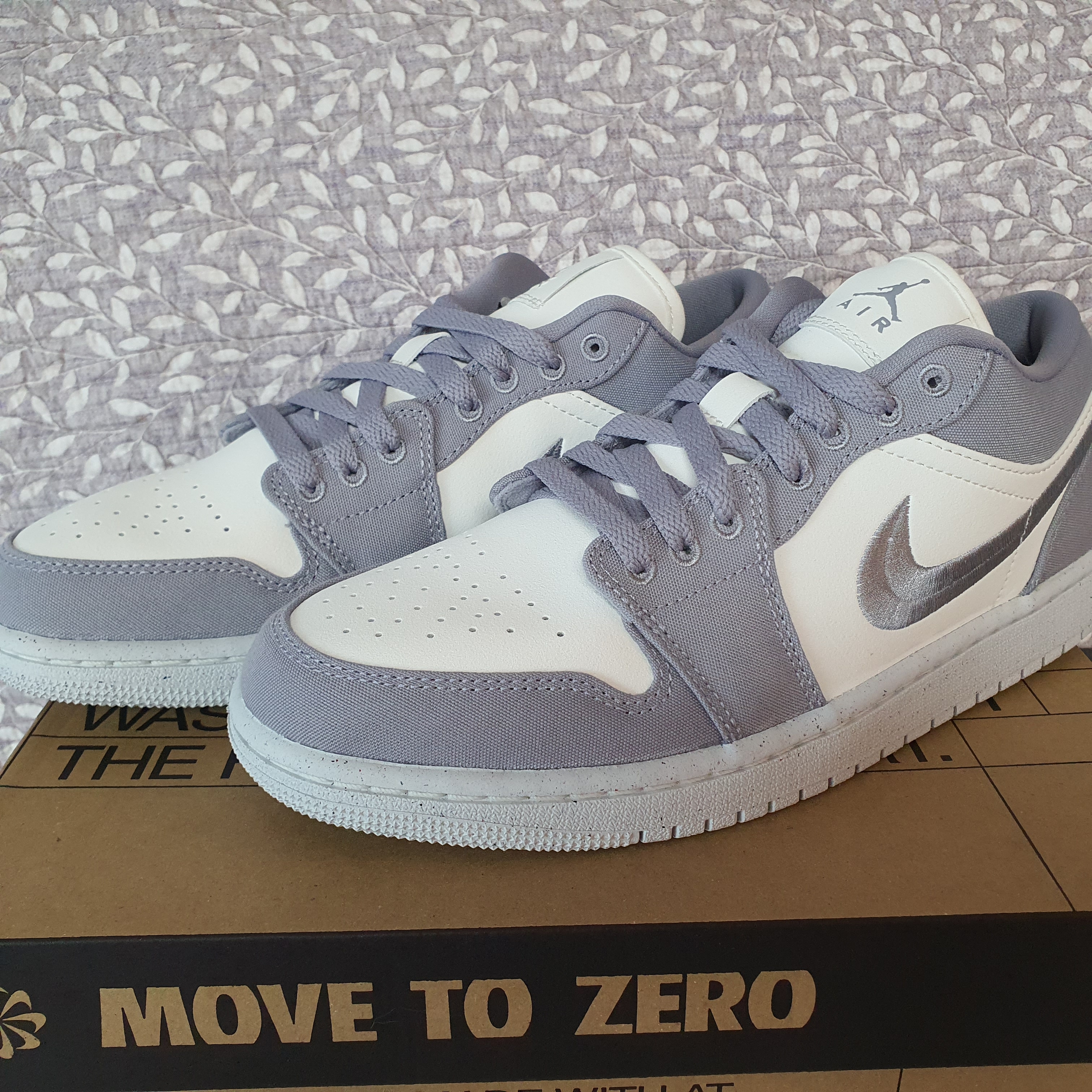 (W) Jordan 1 Low SE Light Steel Grey 착용 스타일