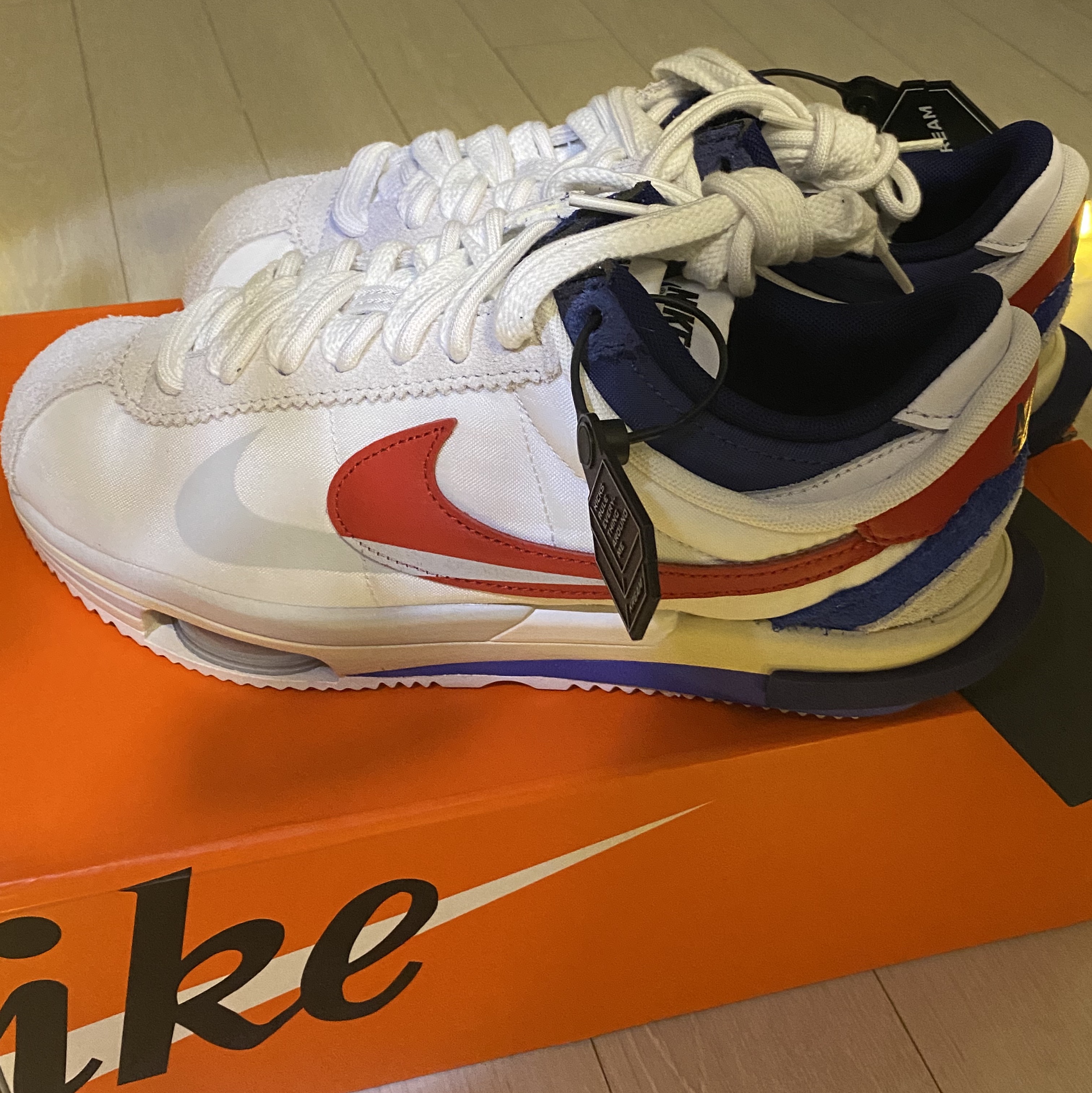 Nike x Sacai Zoom Cortez SP White and University Red 착용 스타일