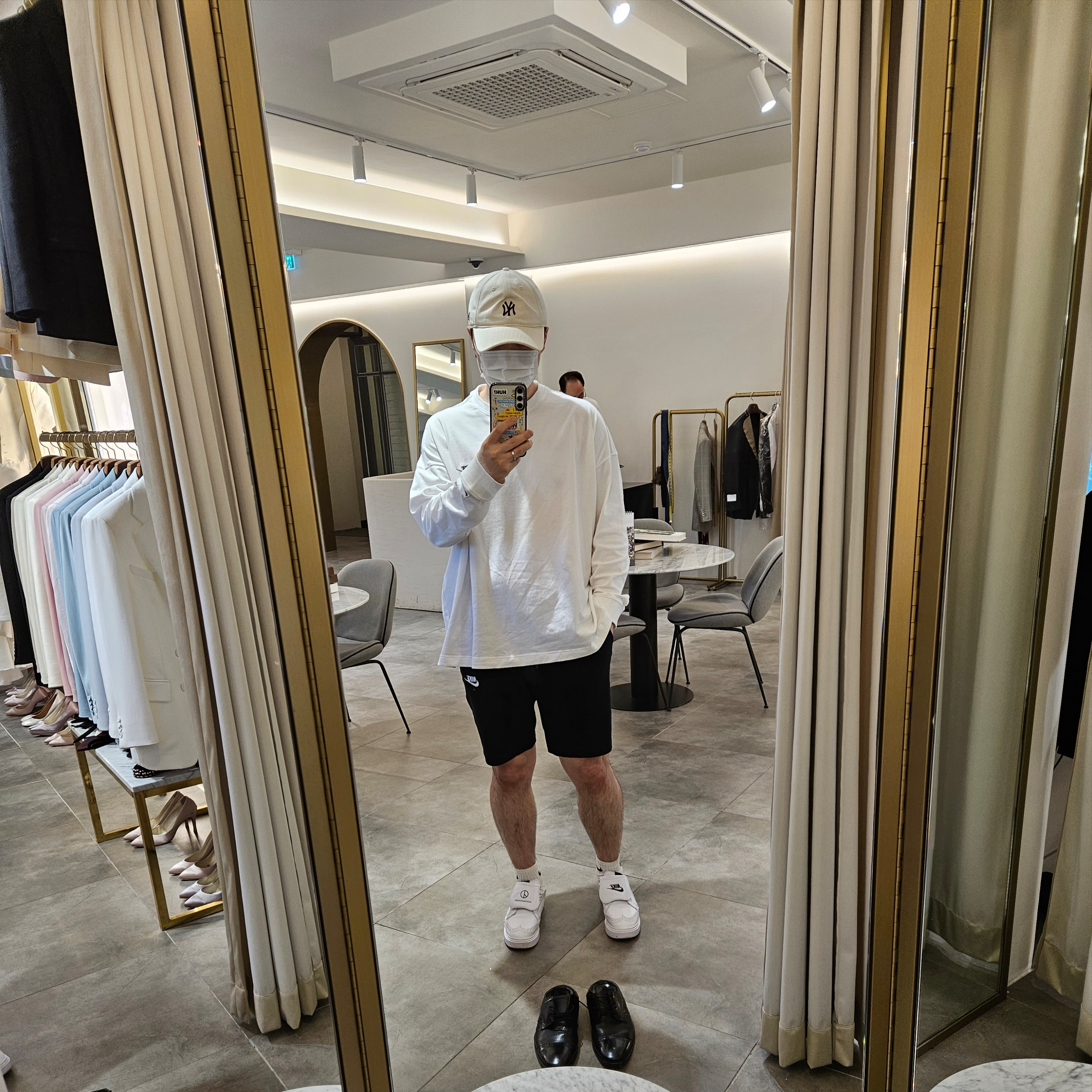 나이키 x 피스마이너스원 롱슬리브 티셔츠 화이트 (DR0098-100), 나이키 x 피스마이너스원 퀀도1 화이트 착용 스타일 - 1