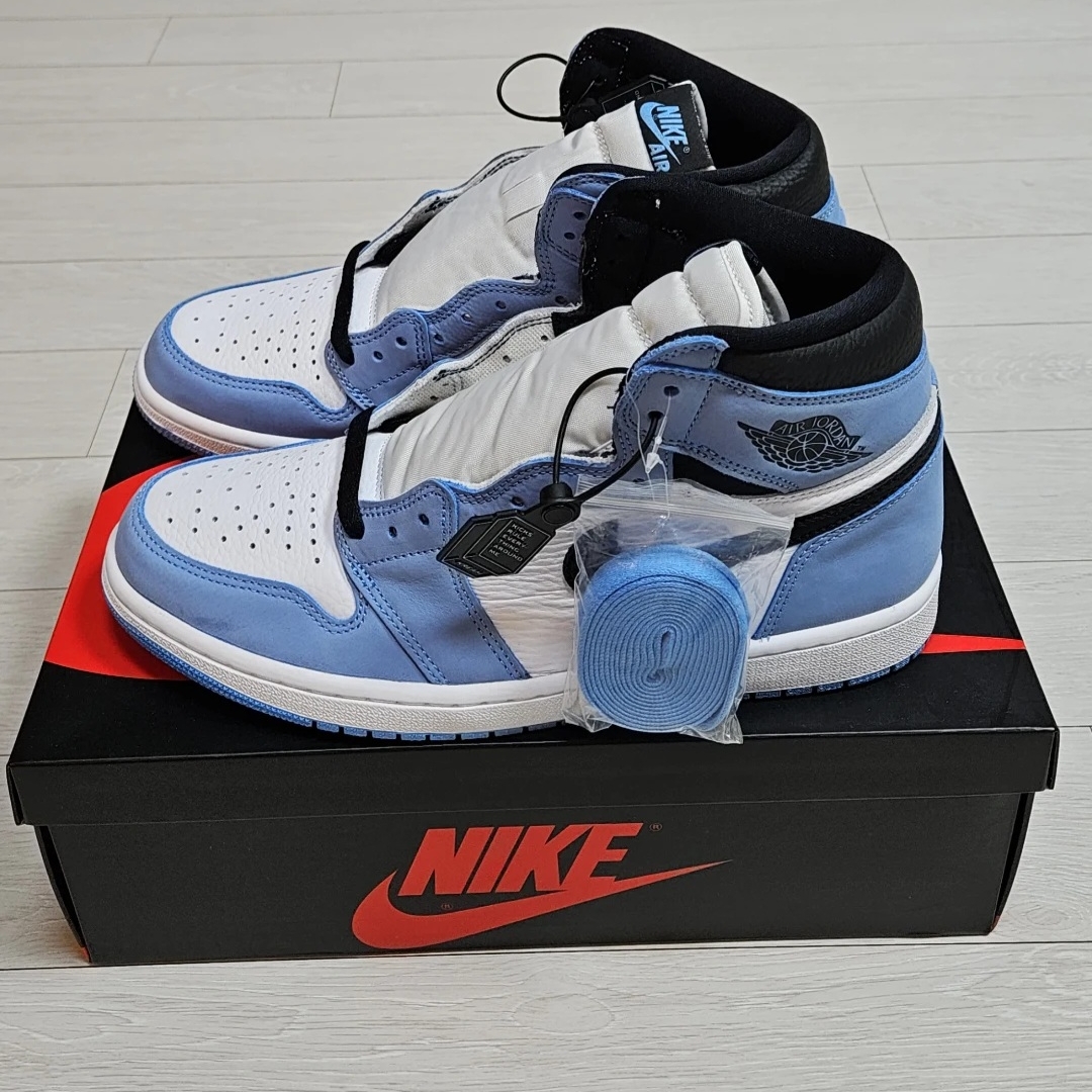 Jordan 1 Retro High OG University Blue 착용 스타일 - 1