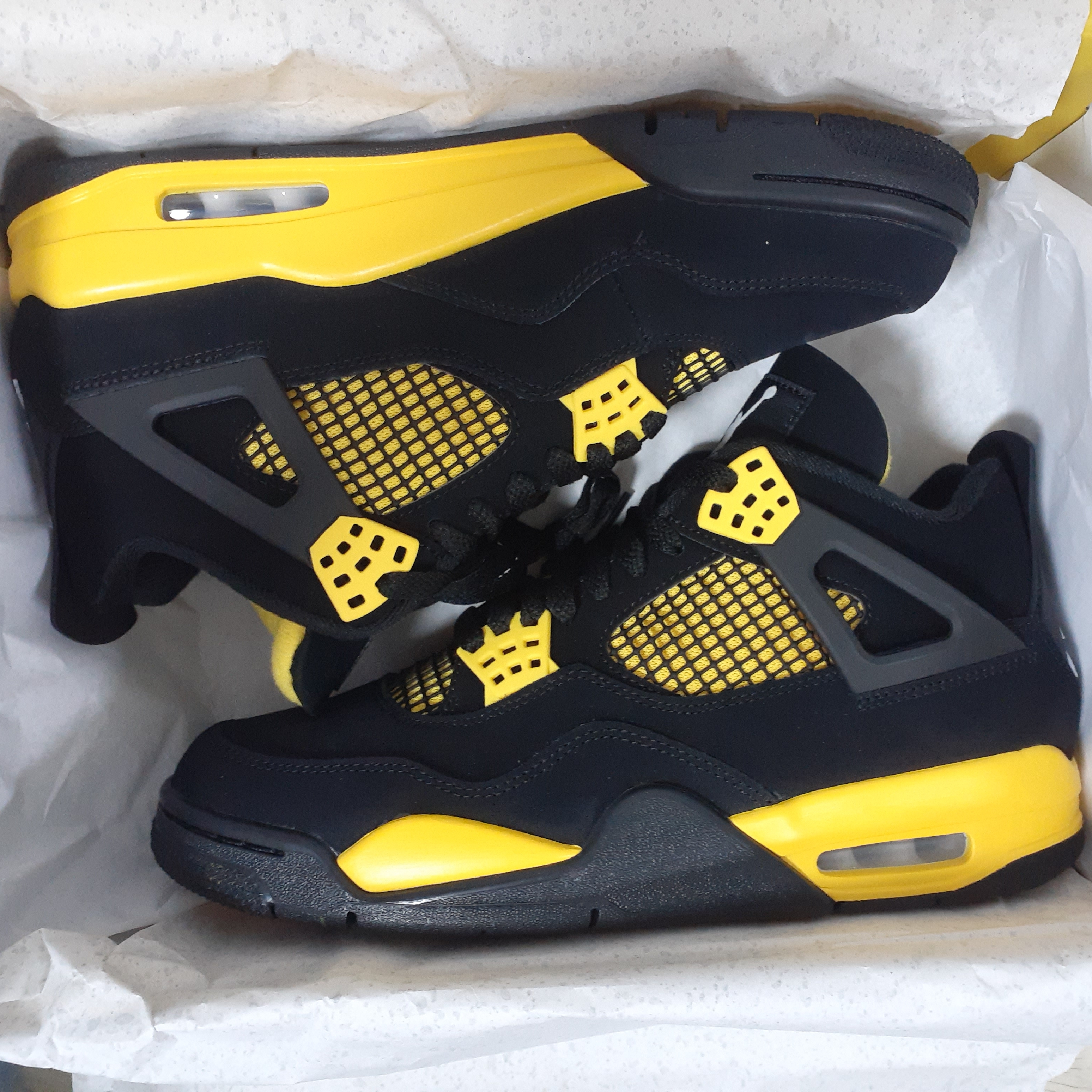 Jordan 4 Retro Thunder 2023 착용 스타일