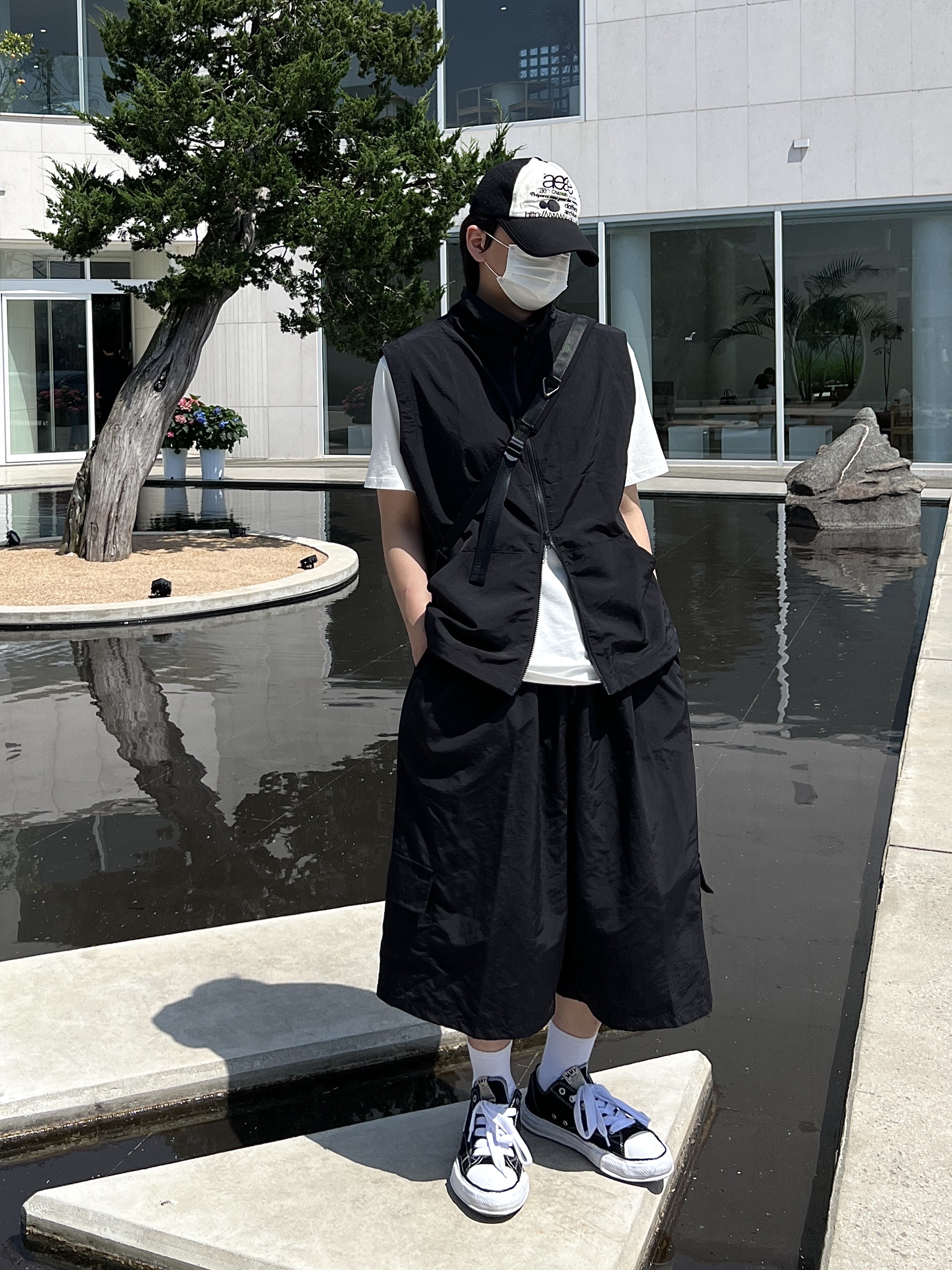 메종 미하라 야스히로 피터슨 OG 솔 캔버스 로우 스니커즈 블랙 착용 스타일 - 1