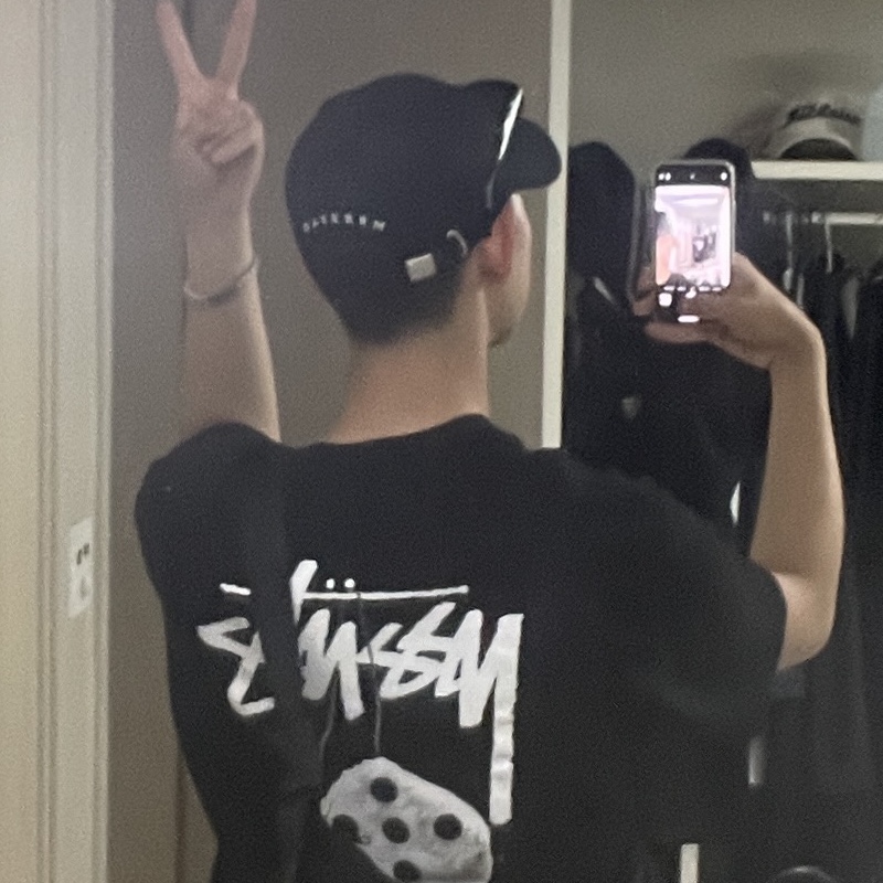 Darkr8m Studio x Tanaka Flowering Cap Black, Stussy Fuzzy Dice T-Shirt Black 착용 스타일 - 2