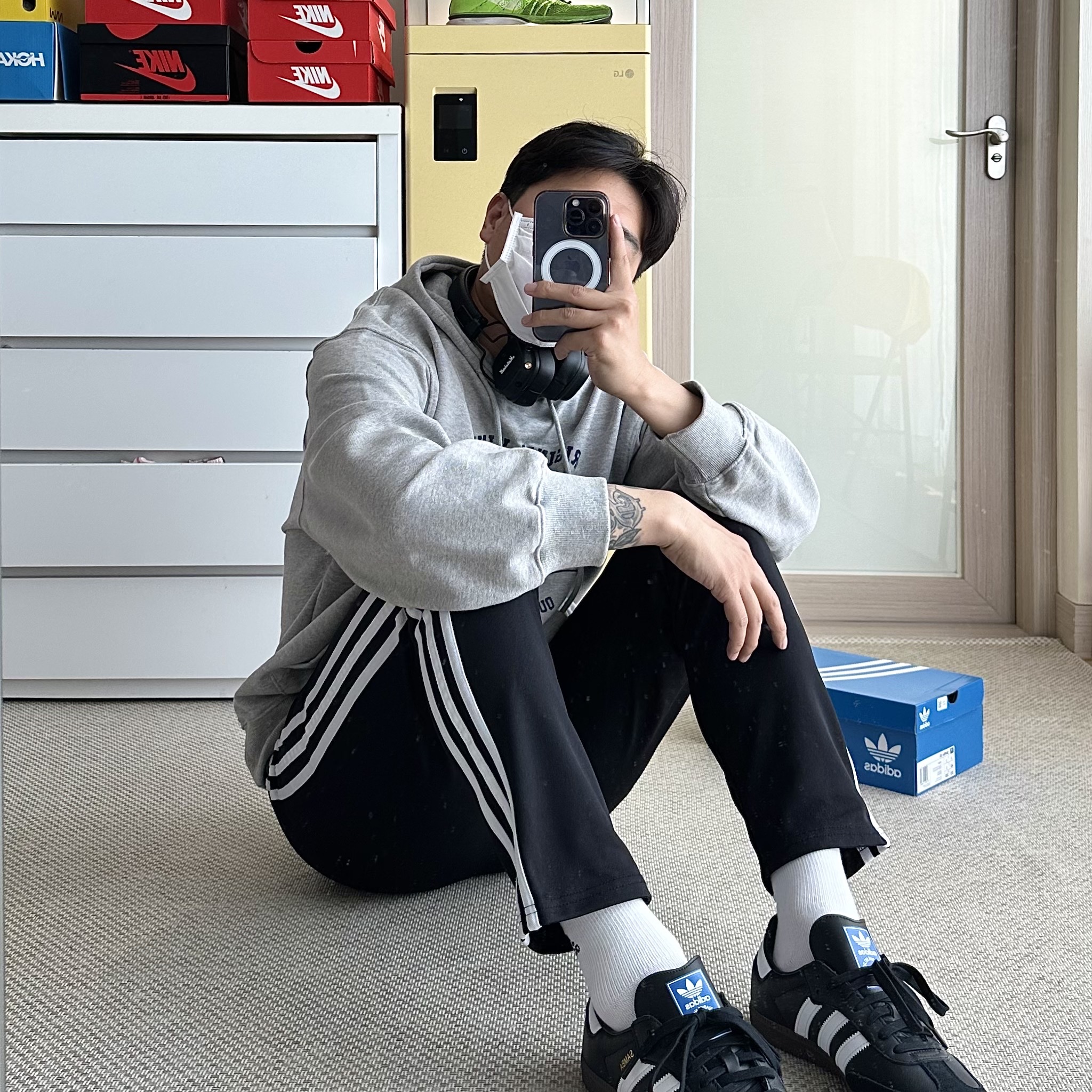 Adidas Samba OG Black White Gum 착용 스타일 - 1
