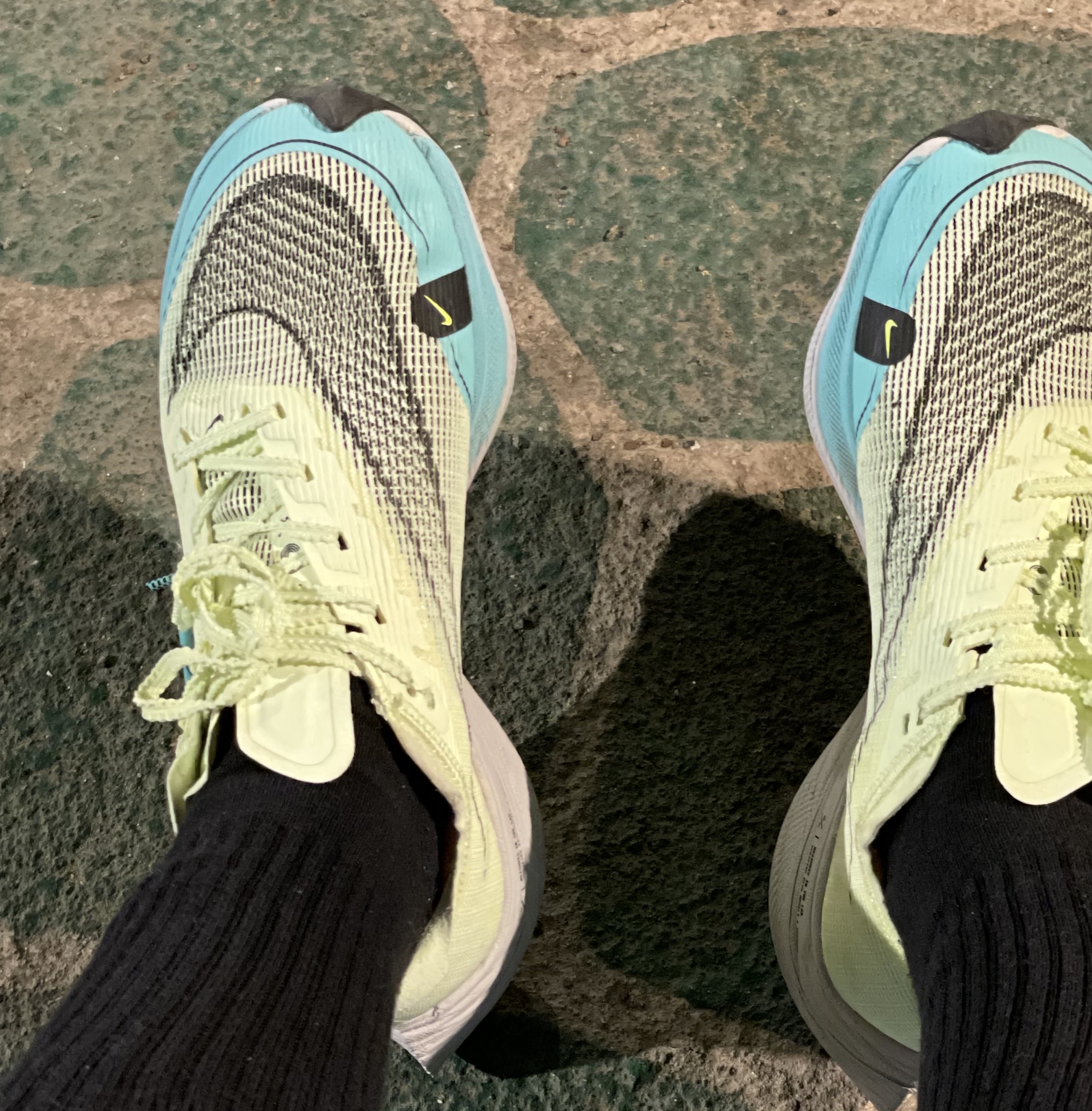 (W) Nike ZoomX Vaporfly Next% 2 Barely Volt 착용 스타일