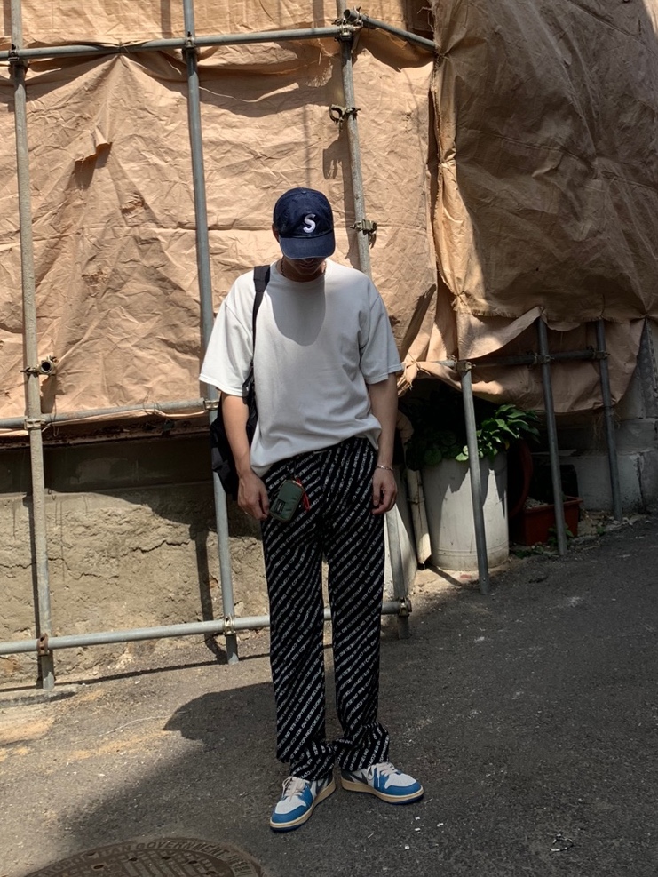 Supreme Webbing Keychain Red - 23SS, Supreme Pigment Print S Logo 6-Panel Indigo - 22FW 착용 스타일 - 3