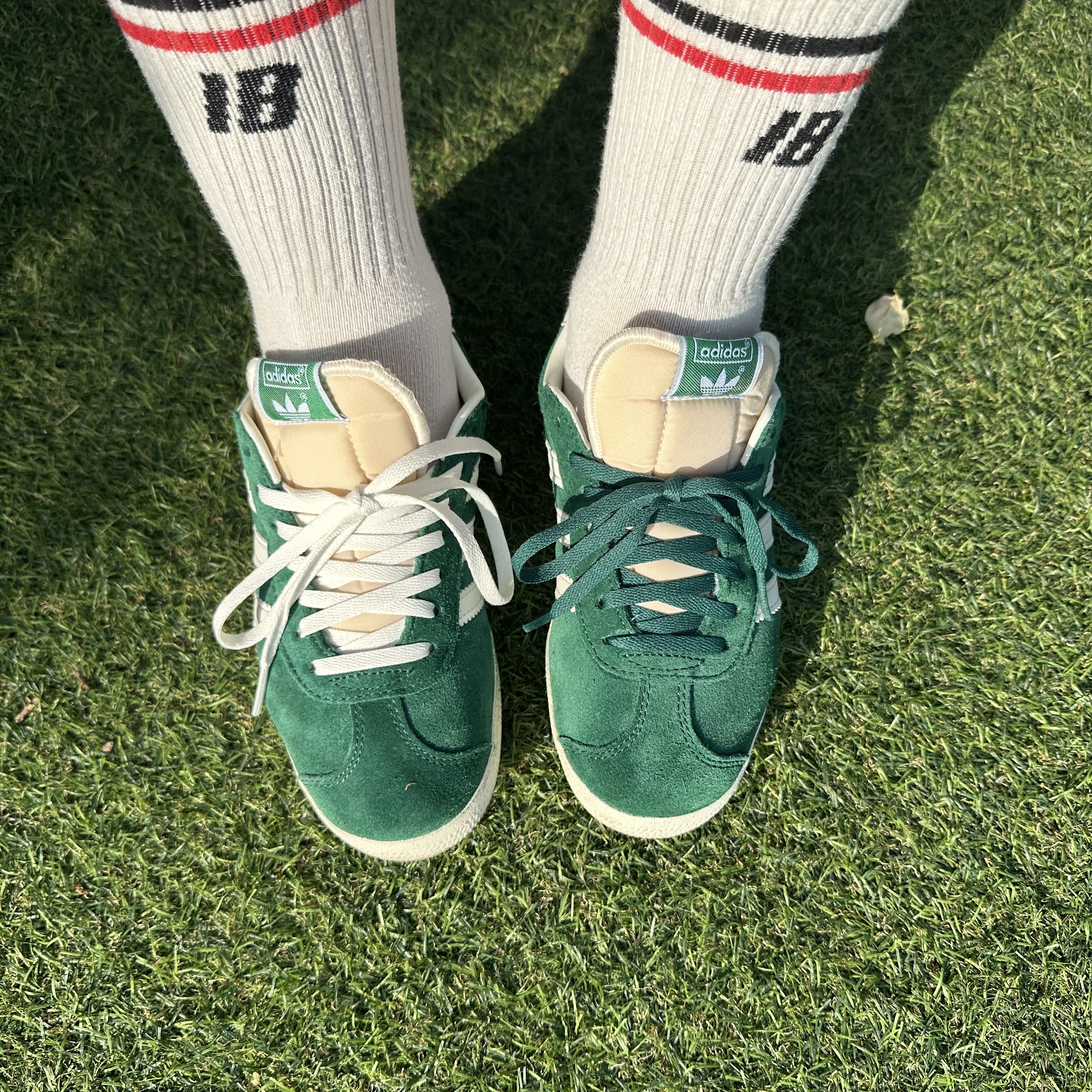 Adidas Gazelle Dark Green Cream White 착용 스타일 - 3