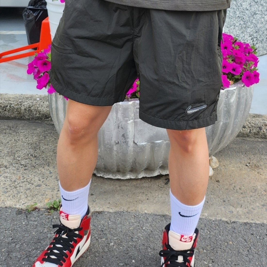 Nike x Drake Nocta Shorts Sequoia (DR2628-355), Nike x Drake Nocta x Cactus Plant Flea Market Souvenir Cactus T-Shirt Sequoia (DR2630-355) 착용 스타일 - 1