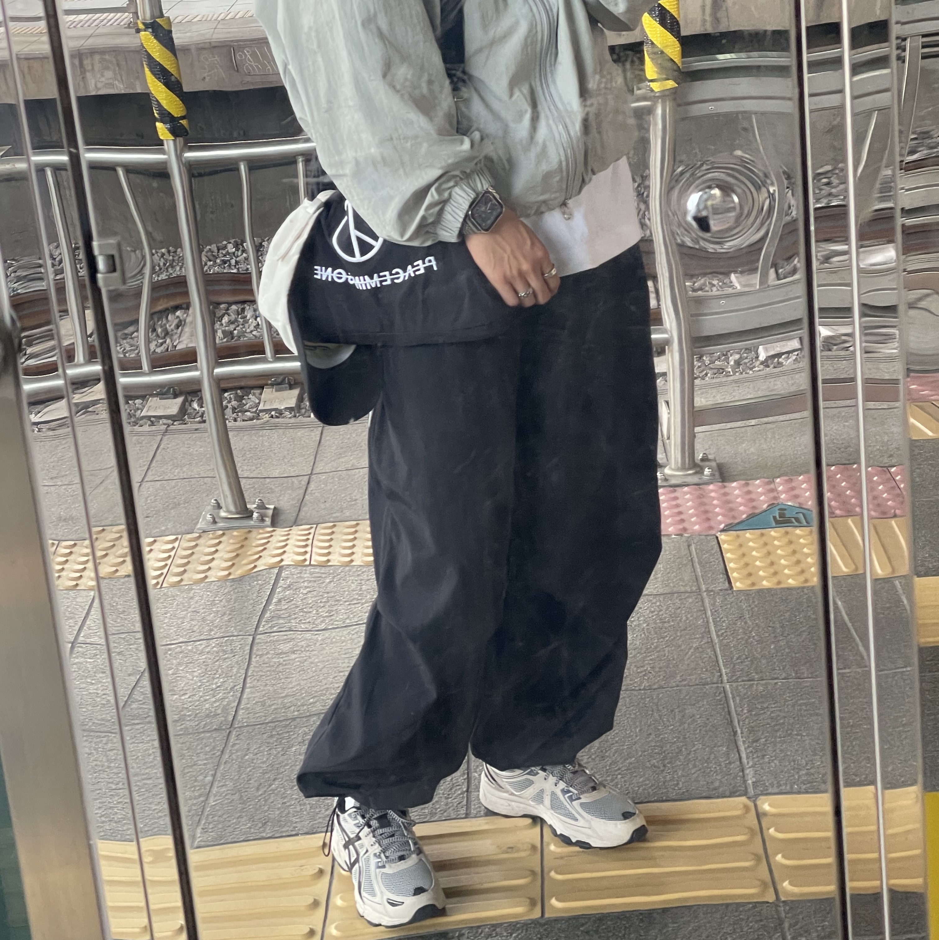 Asics Gel-Venture 6 Feather Grey Black, Nike x Peaceminusone Wide Pants Black (DR0096-010) 착용 스타일