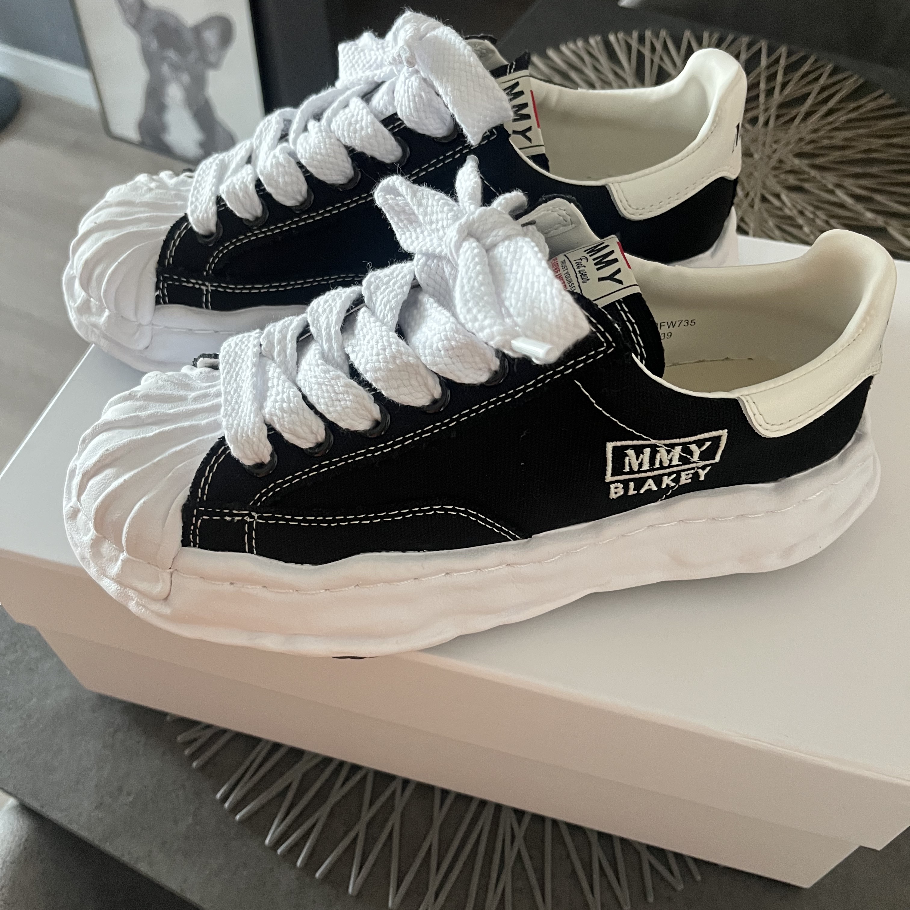 Maison Mihara Yasuhiro Blakey OG Sole Canvas Low-top Sneakers Black White 착용 스타일