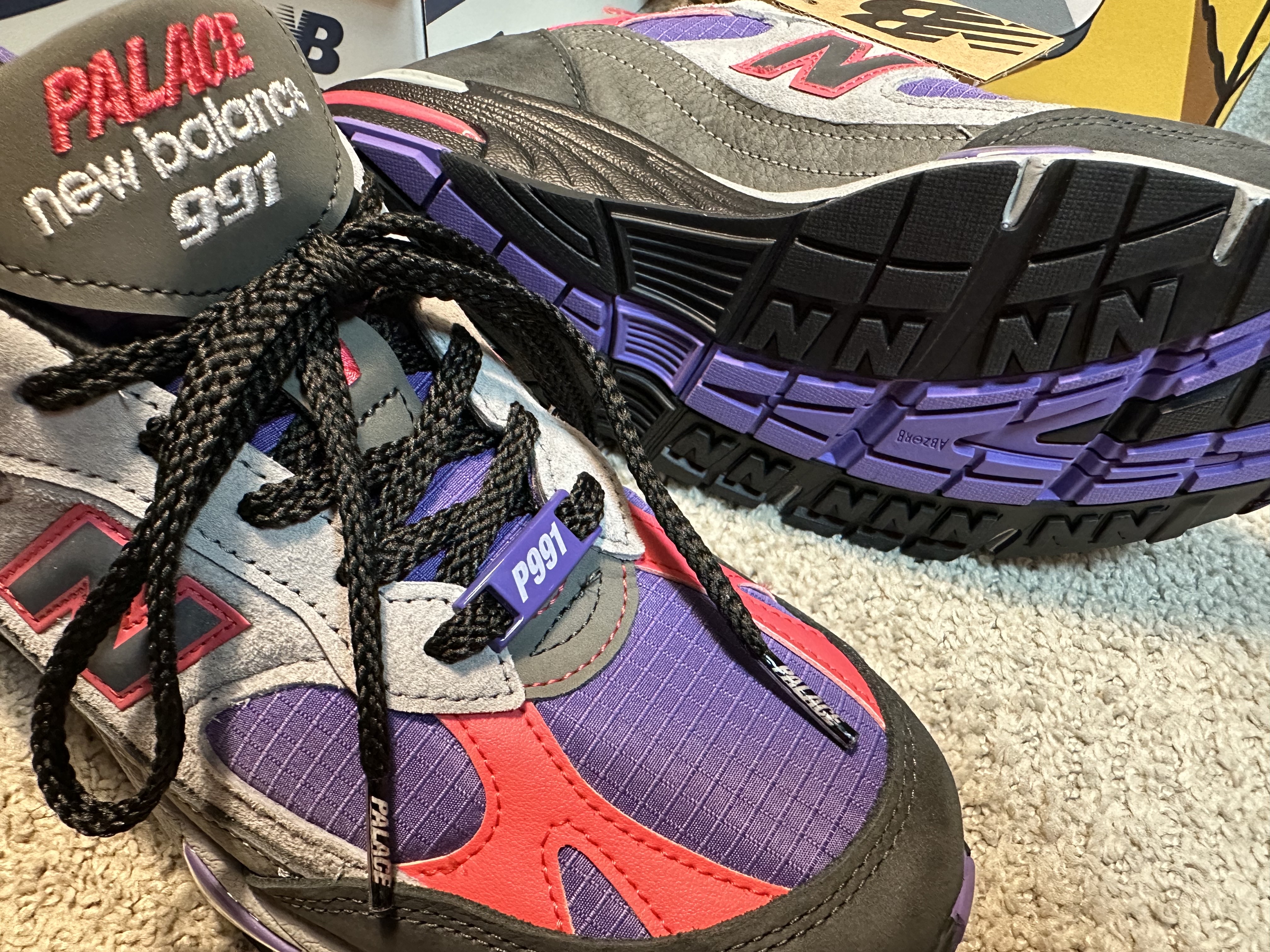 New Balance x Palace 991 Made in UK Black Ultra Violet 착용 스타일 - 5