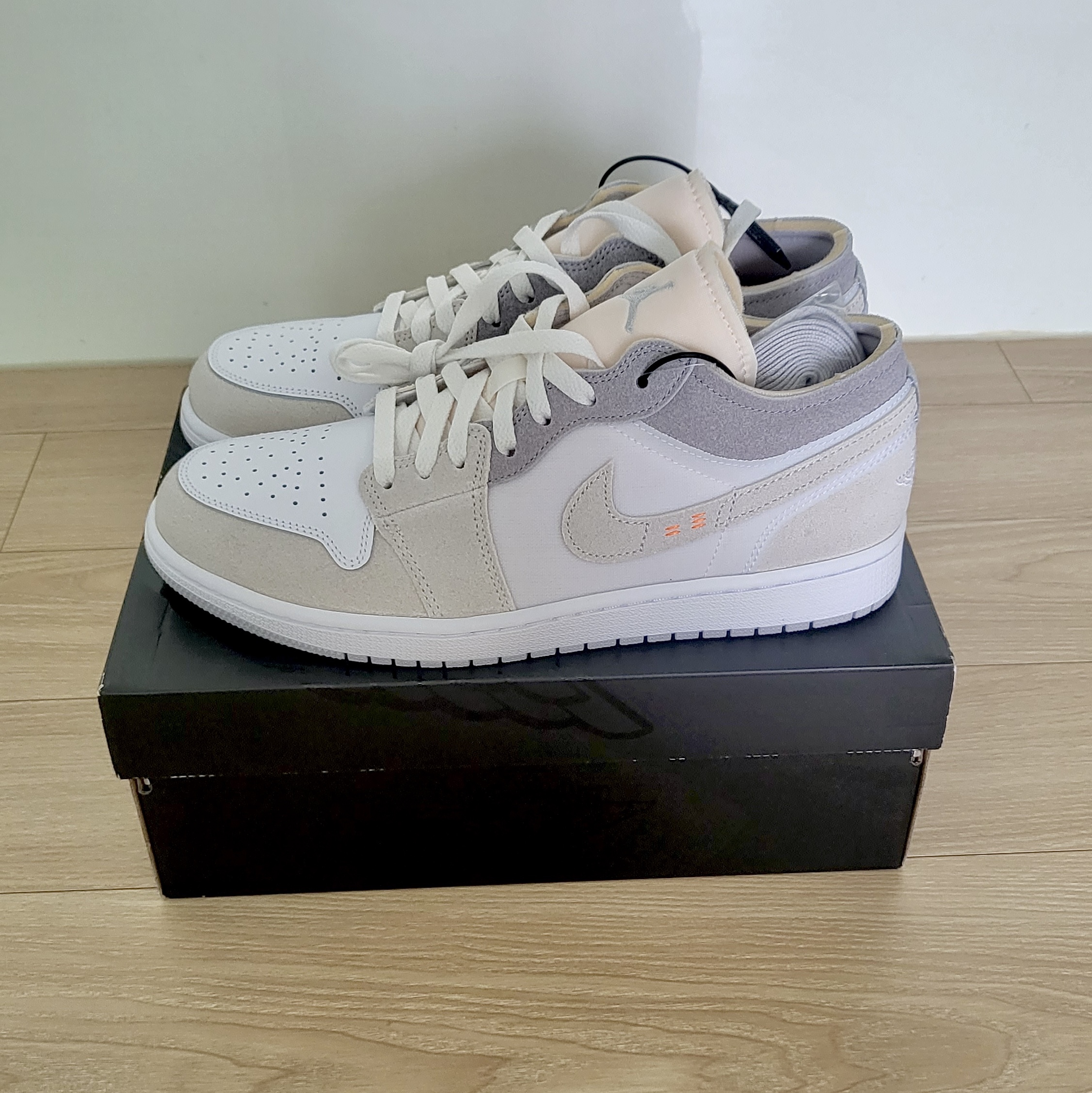 Jordan 1 Low SE Craft White and Phantom 착용 스타일