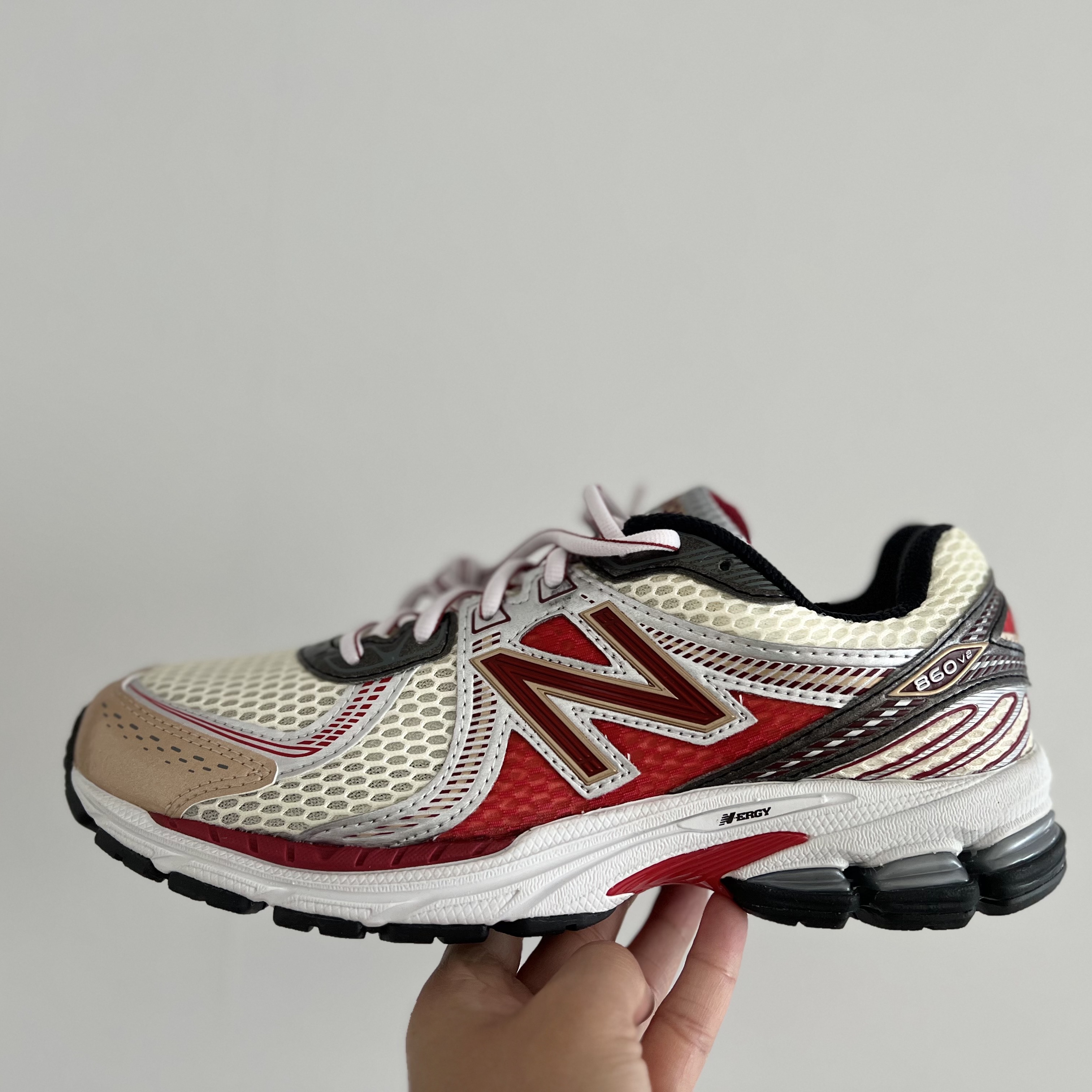 New Balance x Aime Leon Dore 860v2 Red 착용 스타일 - 2