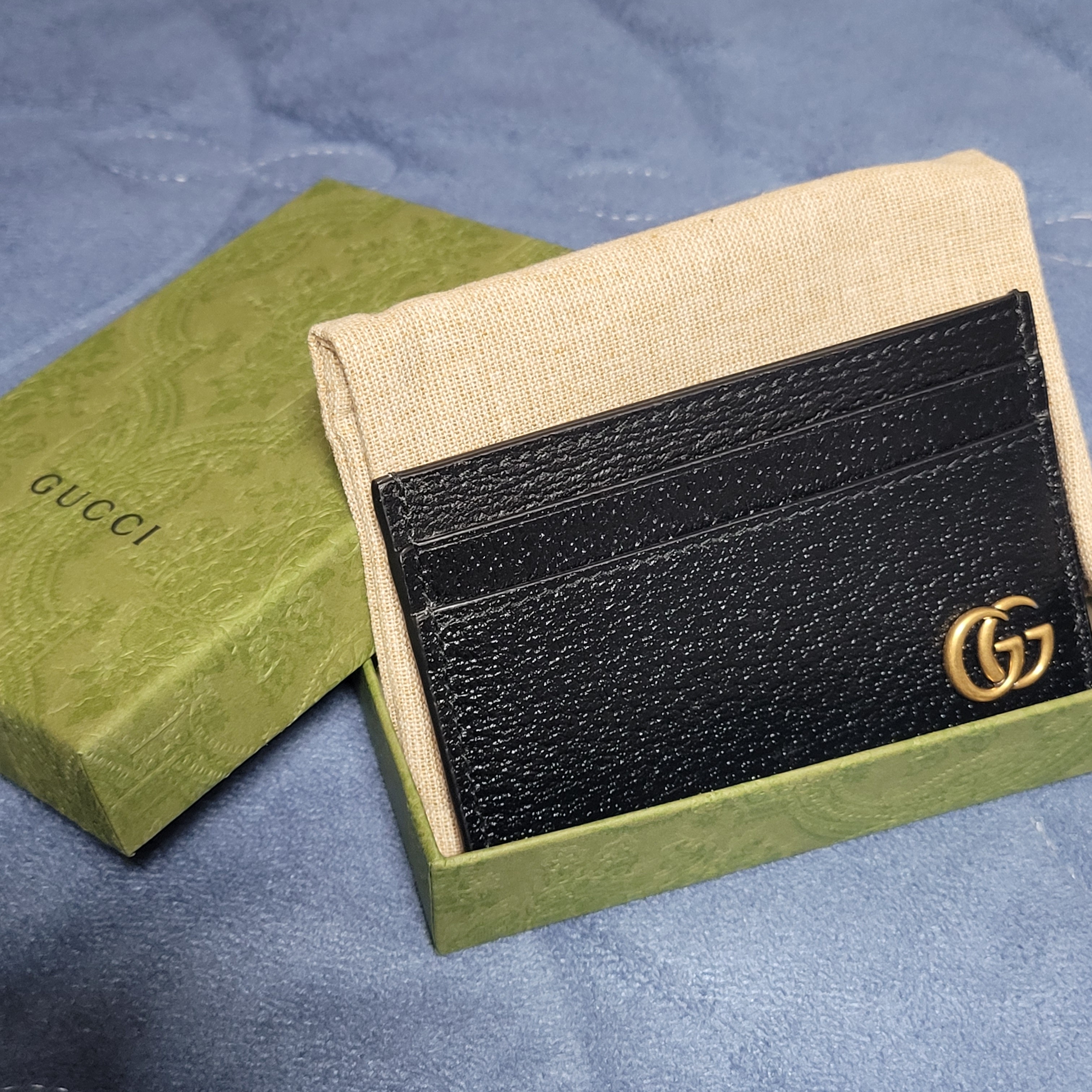 Gucci GG Marmont Leather Card Case Black 착용 스타일 - 1