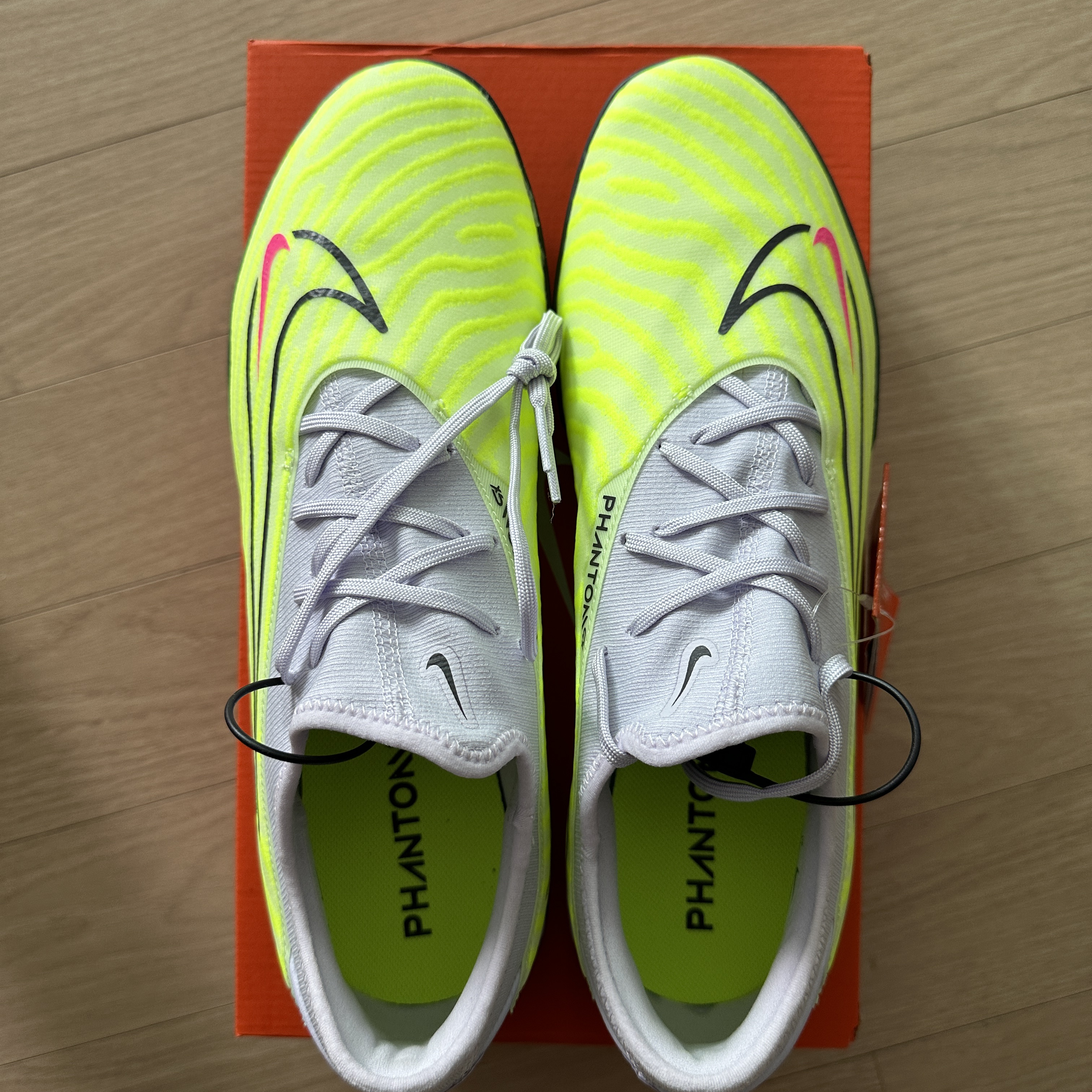 Nike React Phantom GX Pro TF Barely Volt Barely Grape 착용 스타일