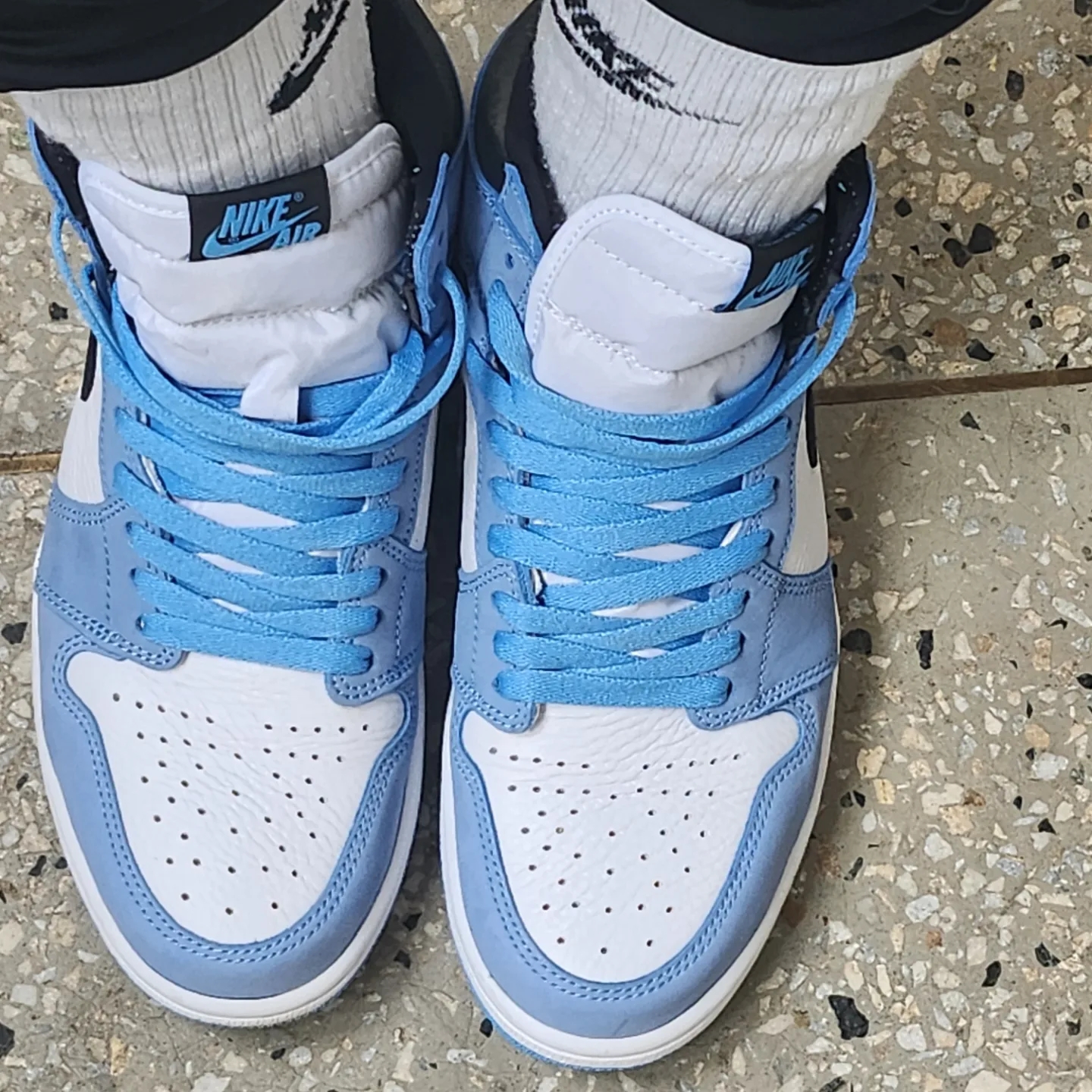 Stussy Plush T-Shirt White, Jordan 1 Retro High OG University Blue 착용 스타일 - 3