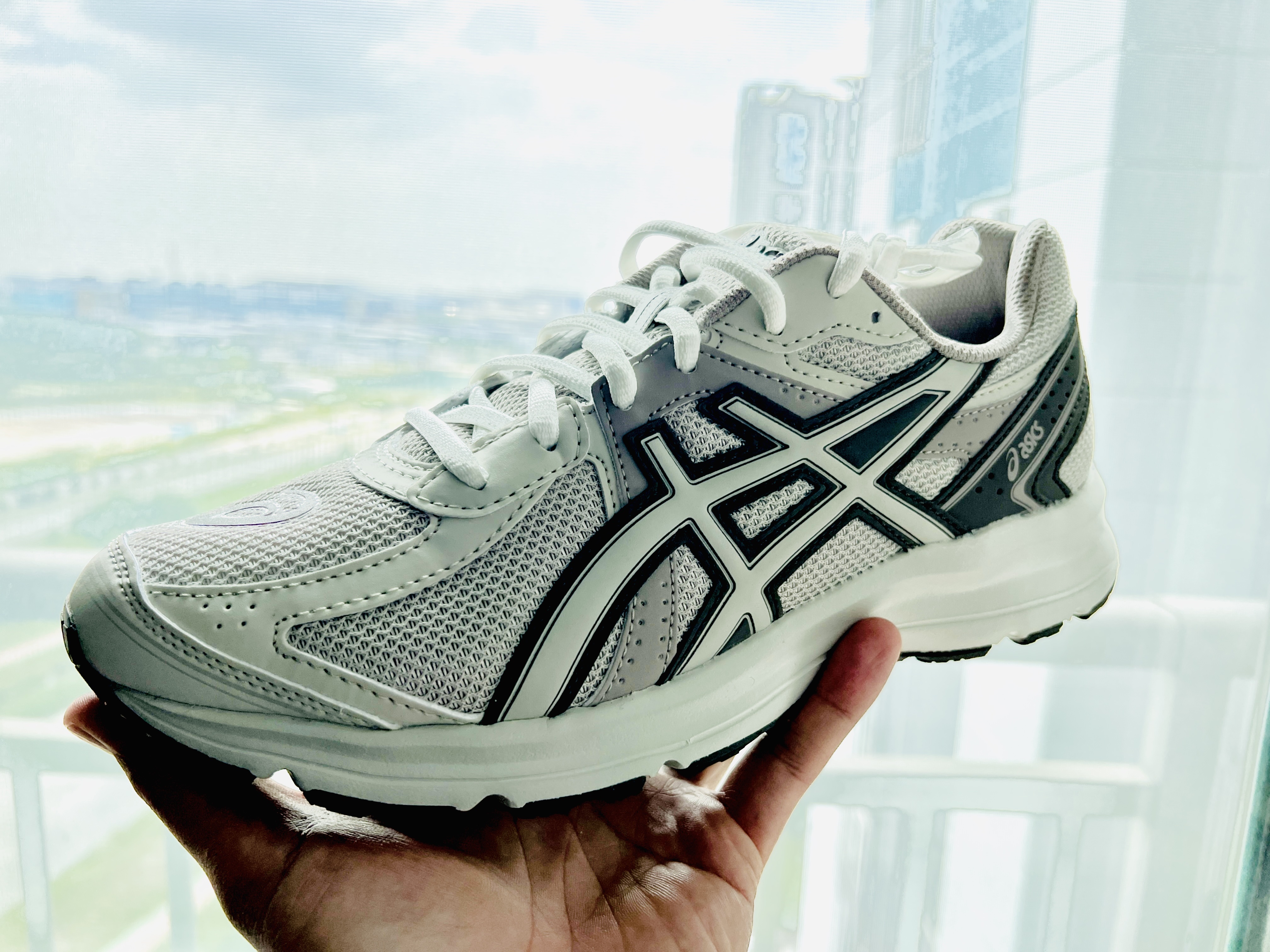 Asics Jog 100 S Birch - 2E Wide 착용 스타일 - 2