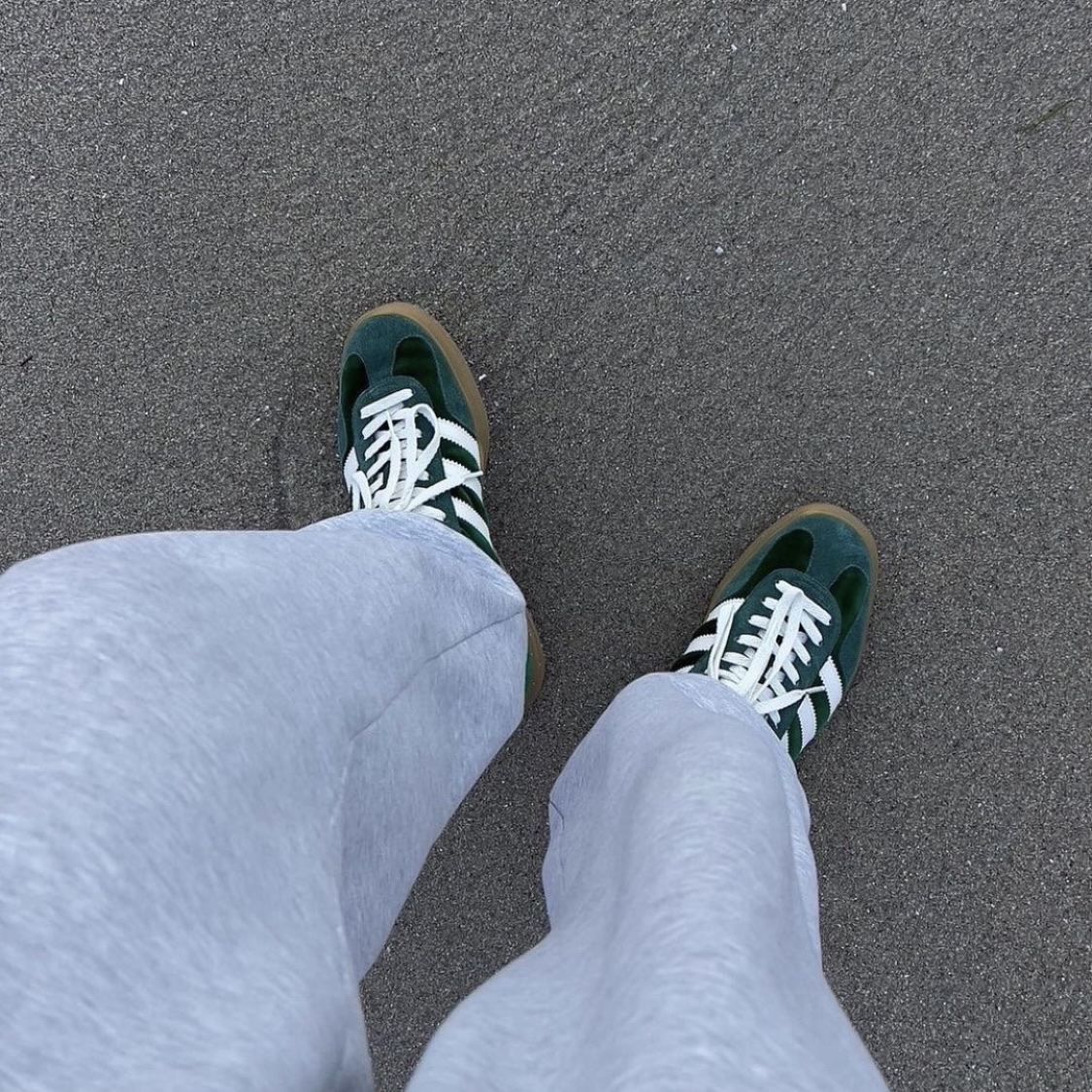 Gucci x Adidas Gazelle Sneakers Green Suede 착용 스타일