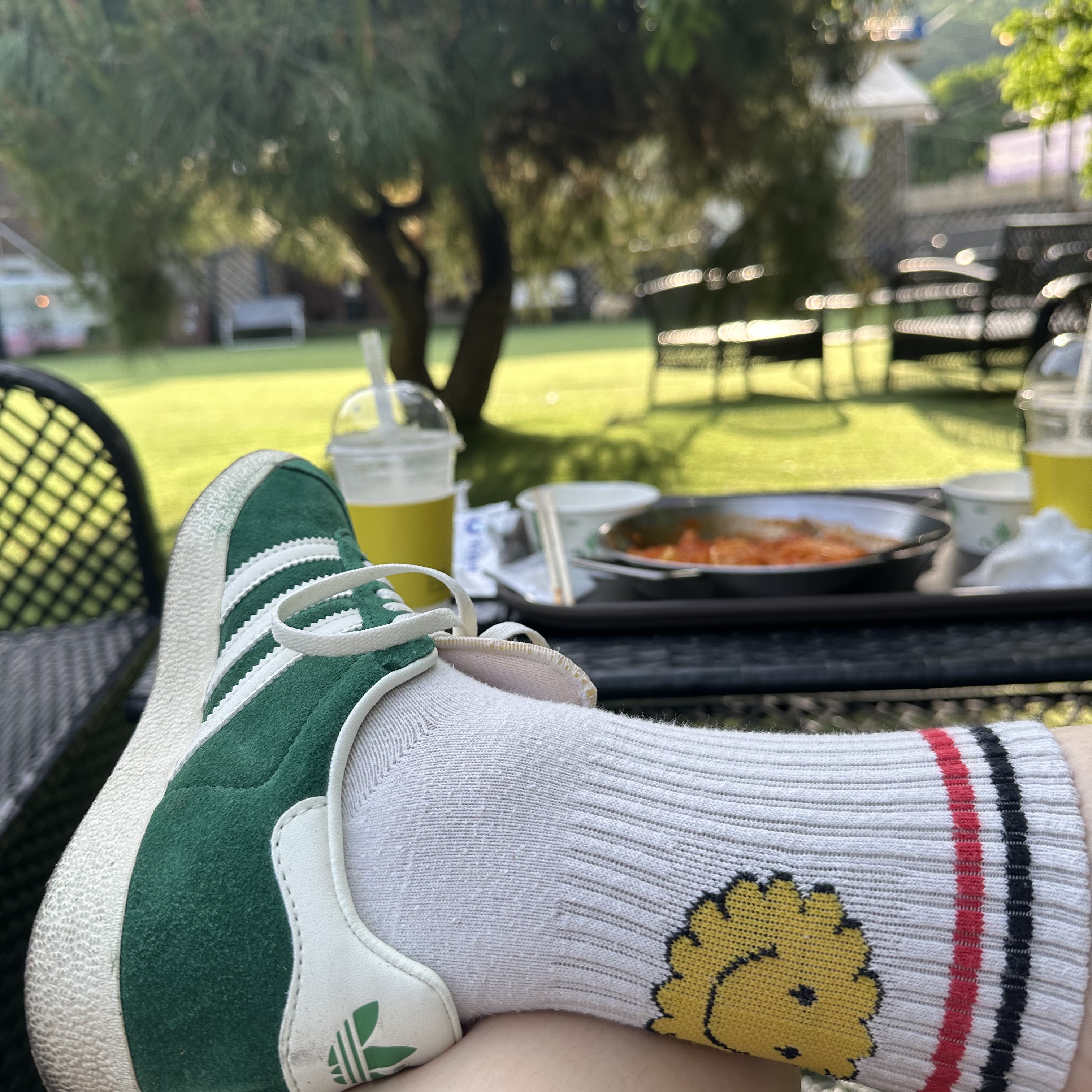 Adidas Gazelle Dark Green Cream White 착용 스타일 - 2