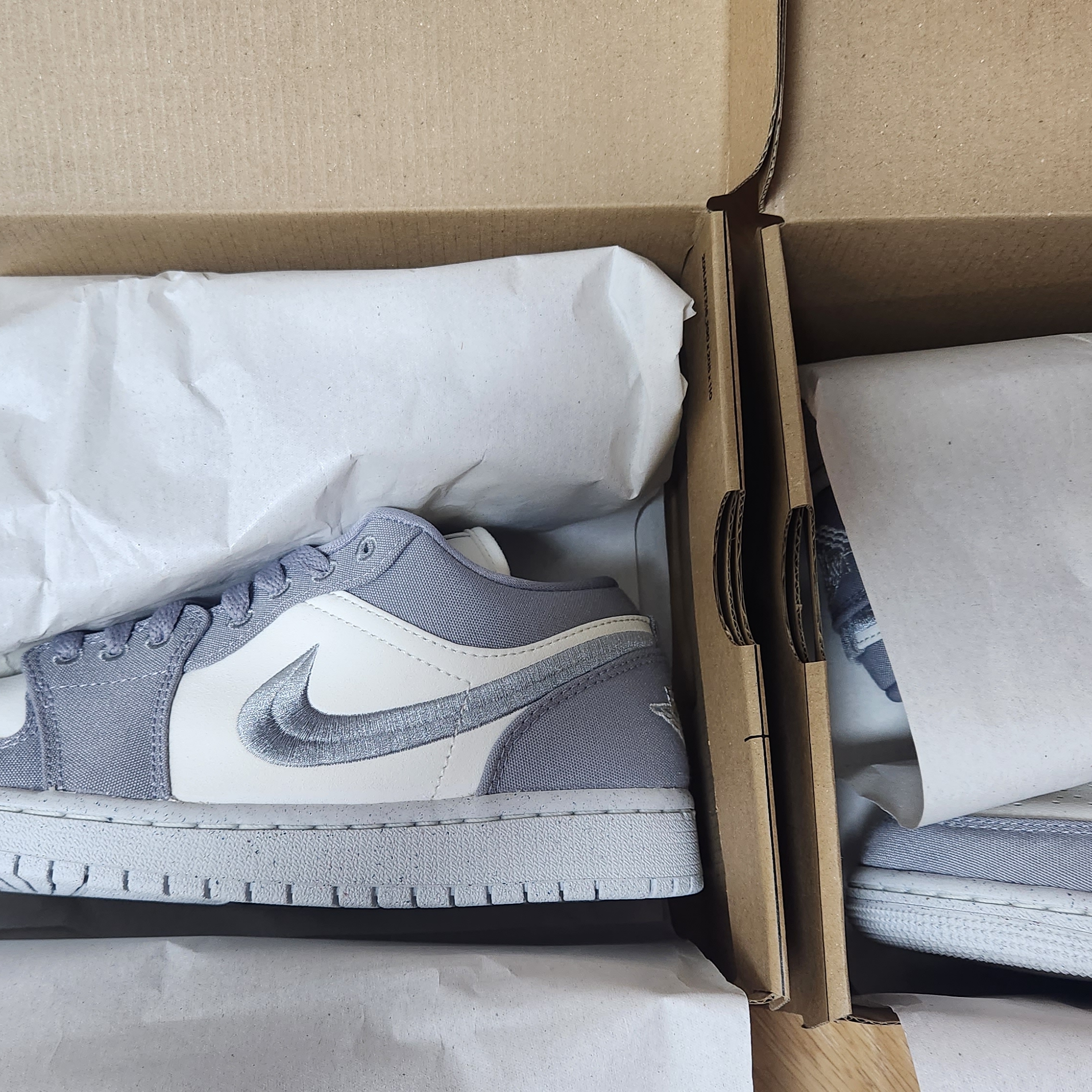 (W) Jordan 1 Low SE Light Steel Grey 착용 스타일 - 2