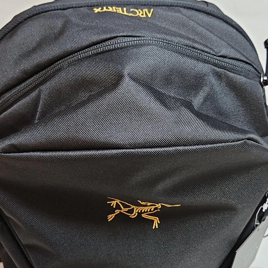 Arc'teryx Mantis 26 Backpack Black 착용 스타일 - 4