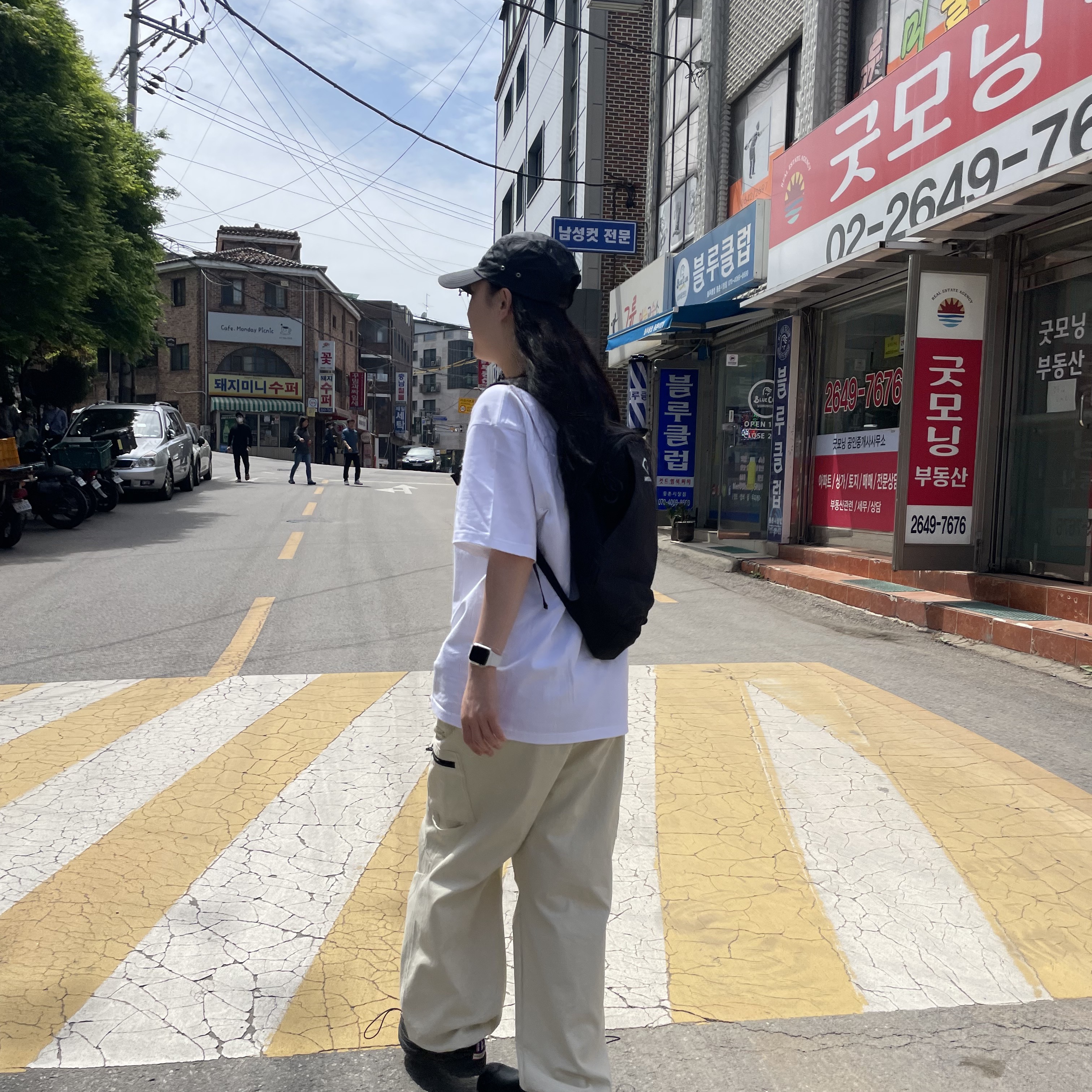 미스치프 롬버스 백팩 블랙 착용 스타일 - 2