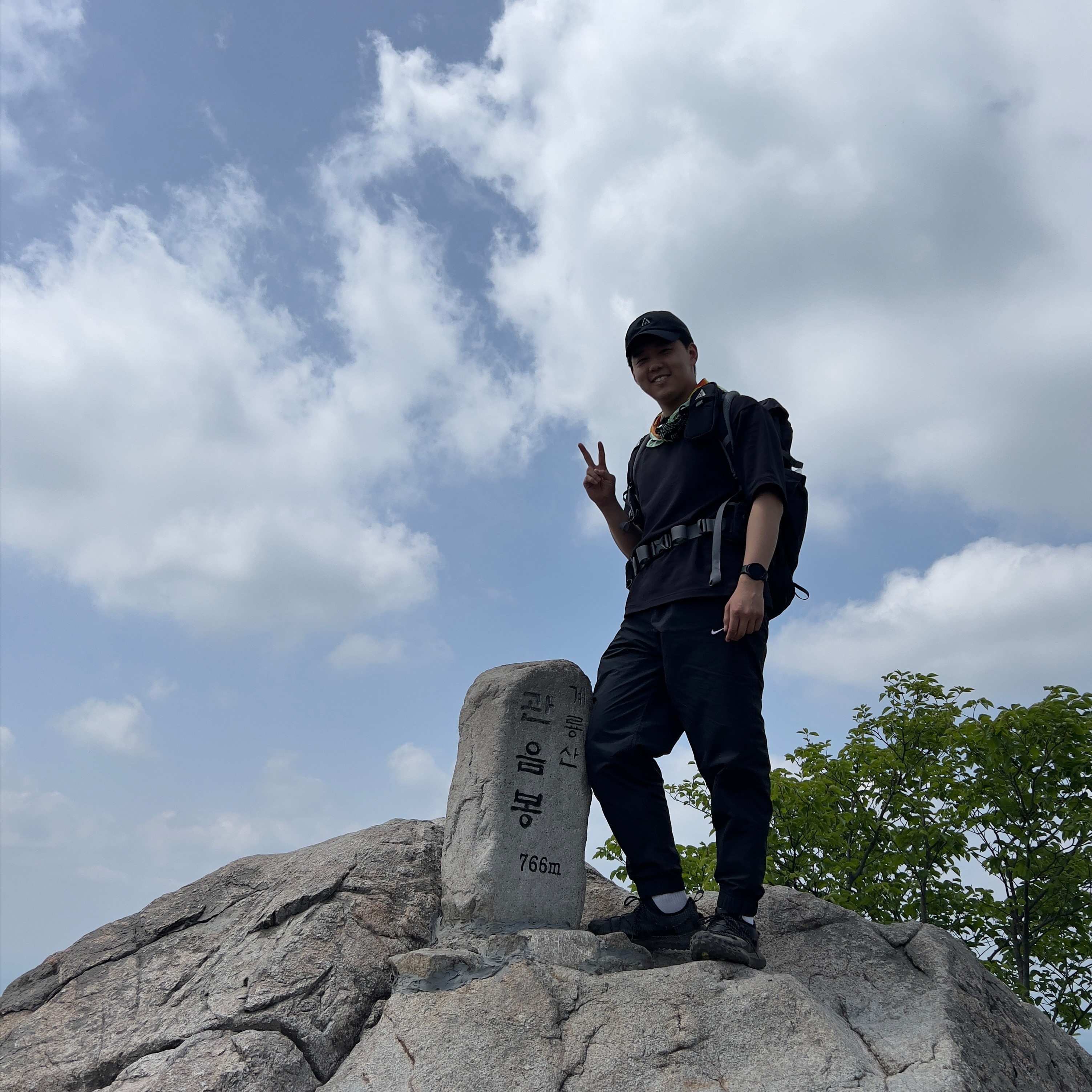 Nike ACG 36 Backpack Black, Nike ACG Mountain Fly Low Gore-Tex SE Dark Smoke Grey 착용 스타일