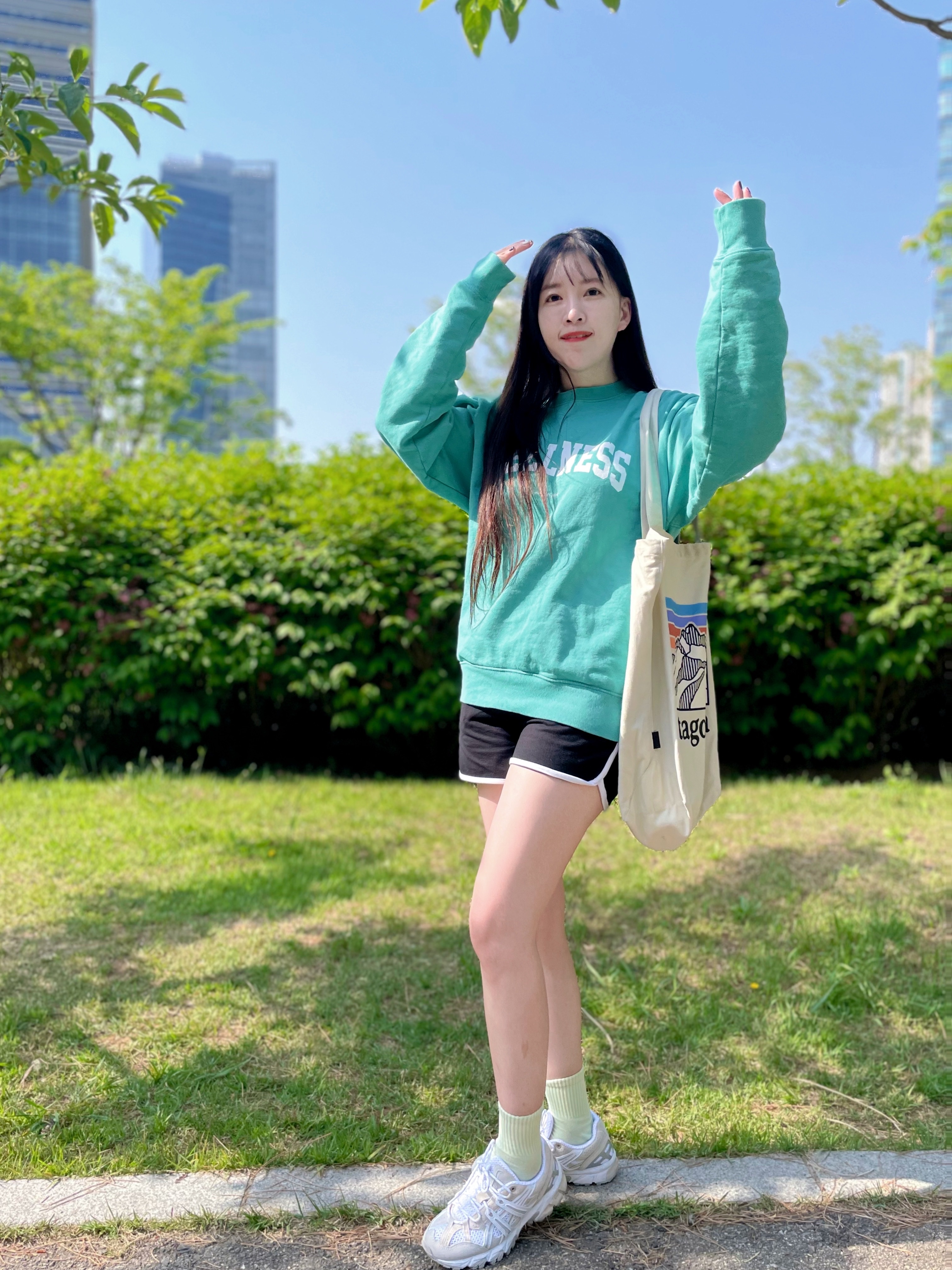 Sporty & Rich Wellness Boucle Crewneck Cream, (W) Asics Gel-Sonoma 15-50 White Oatmeal 착용 스타일 - 1