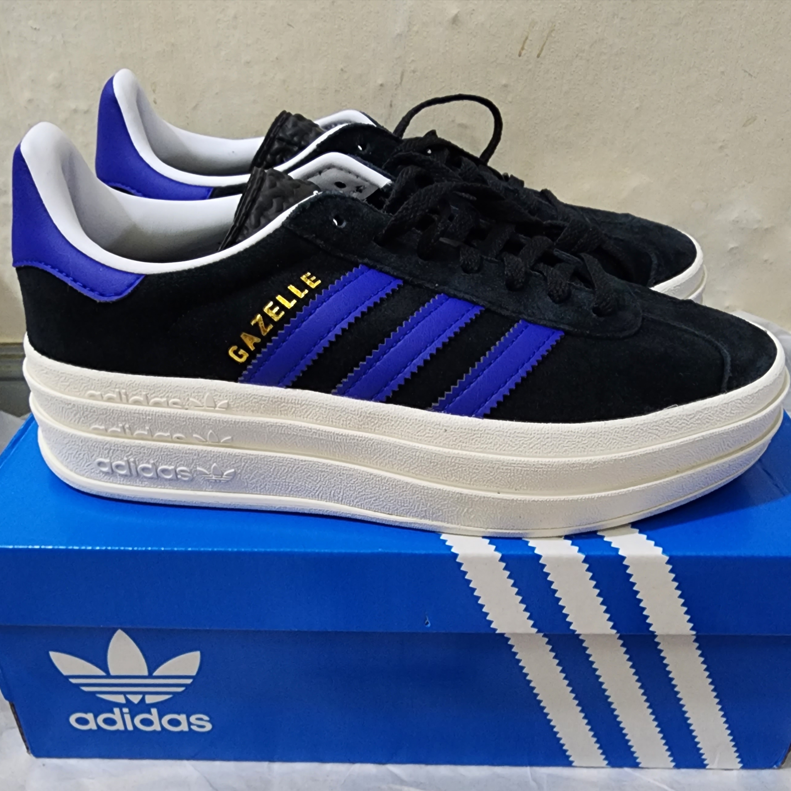 (W) Adidas Gazelle Bold Core Black Lucid Blue 착용 스타일