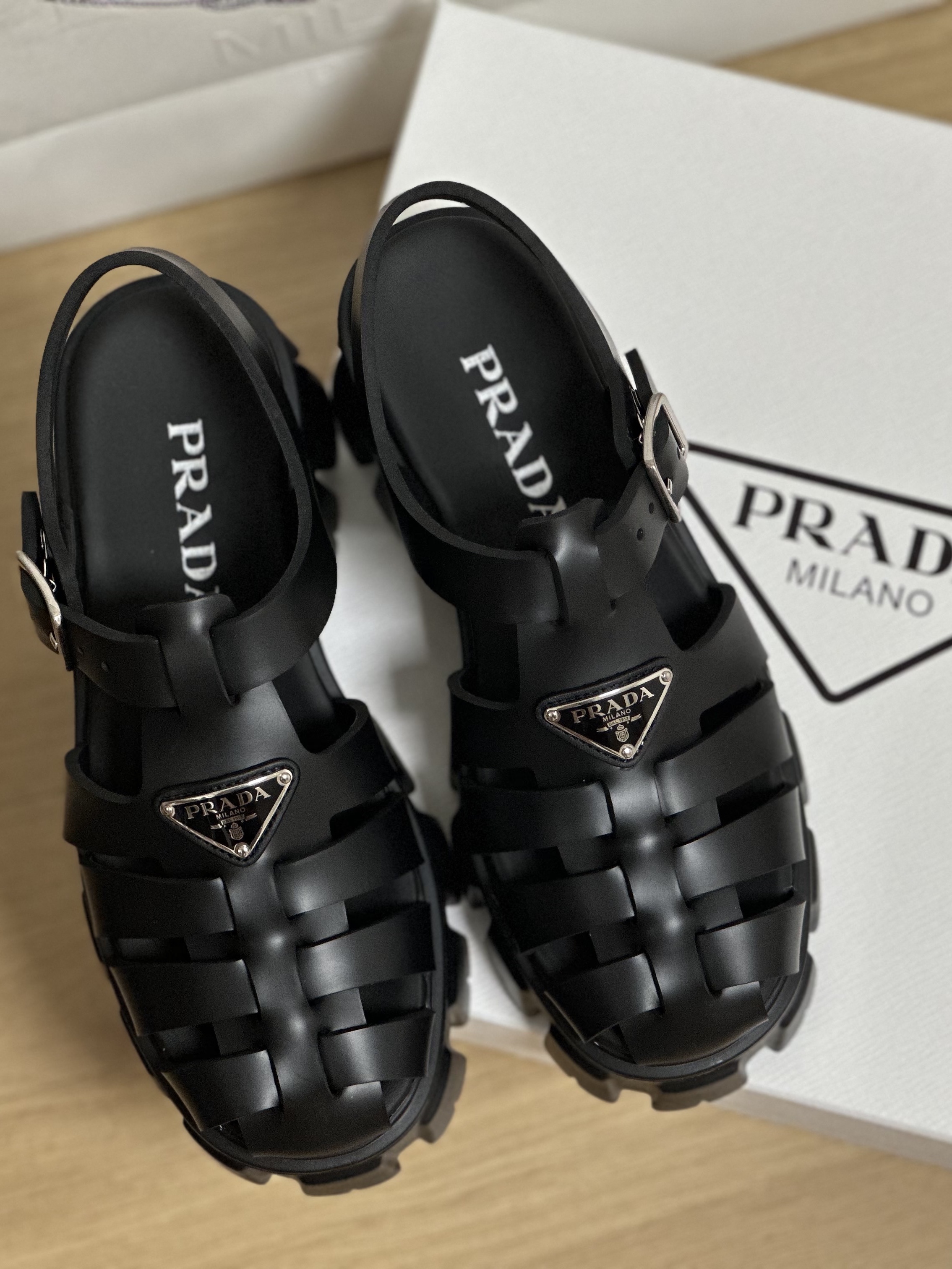 Prada Triangle Leather Shoulder Bag Black, (W) Prada Rubber Sandal Black 착용 스타일 - 3