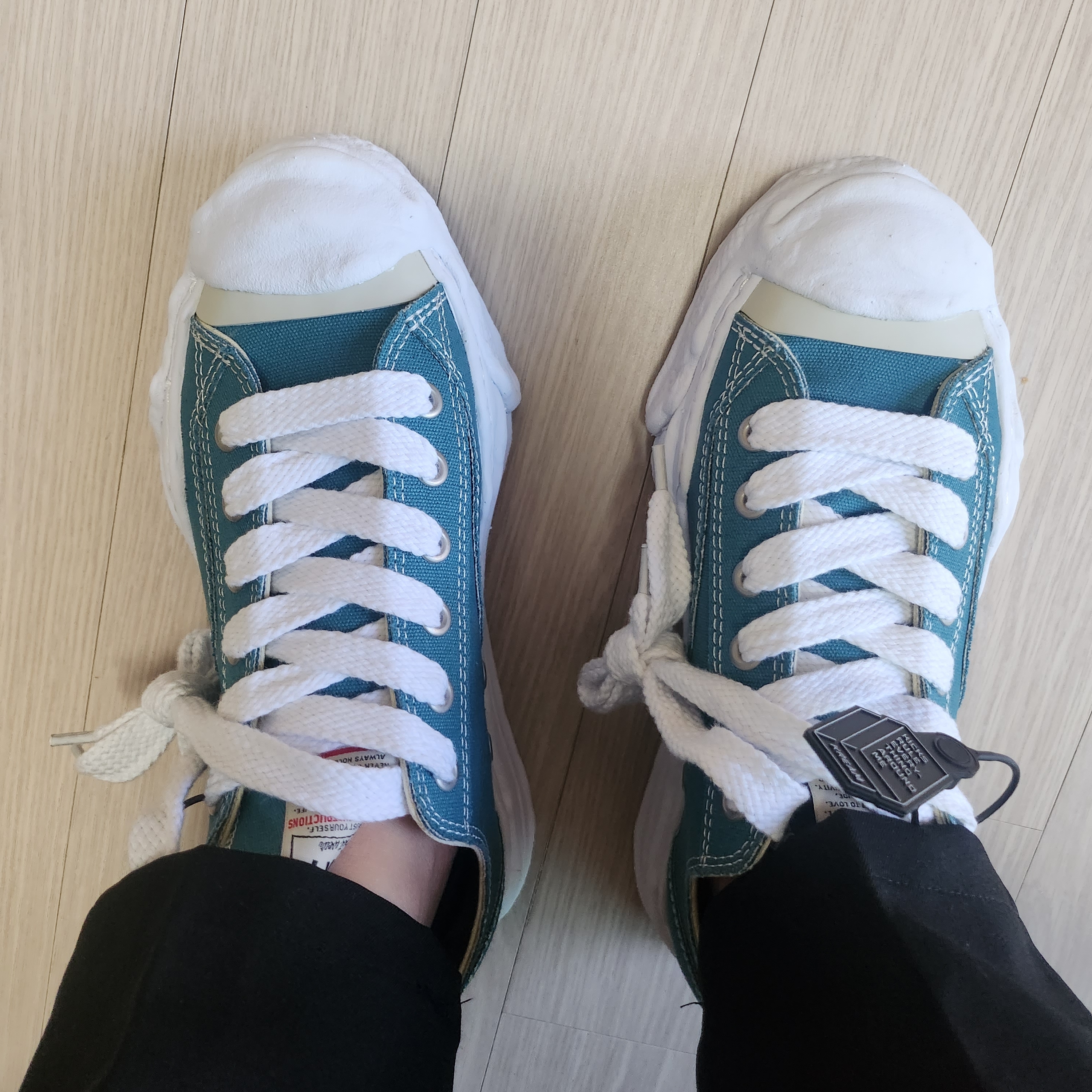 Maison Mihara Yasuhiro Hank OG Sole Canvas Low-top Sneakers Blue 착용 스타일