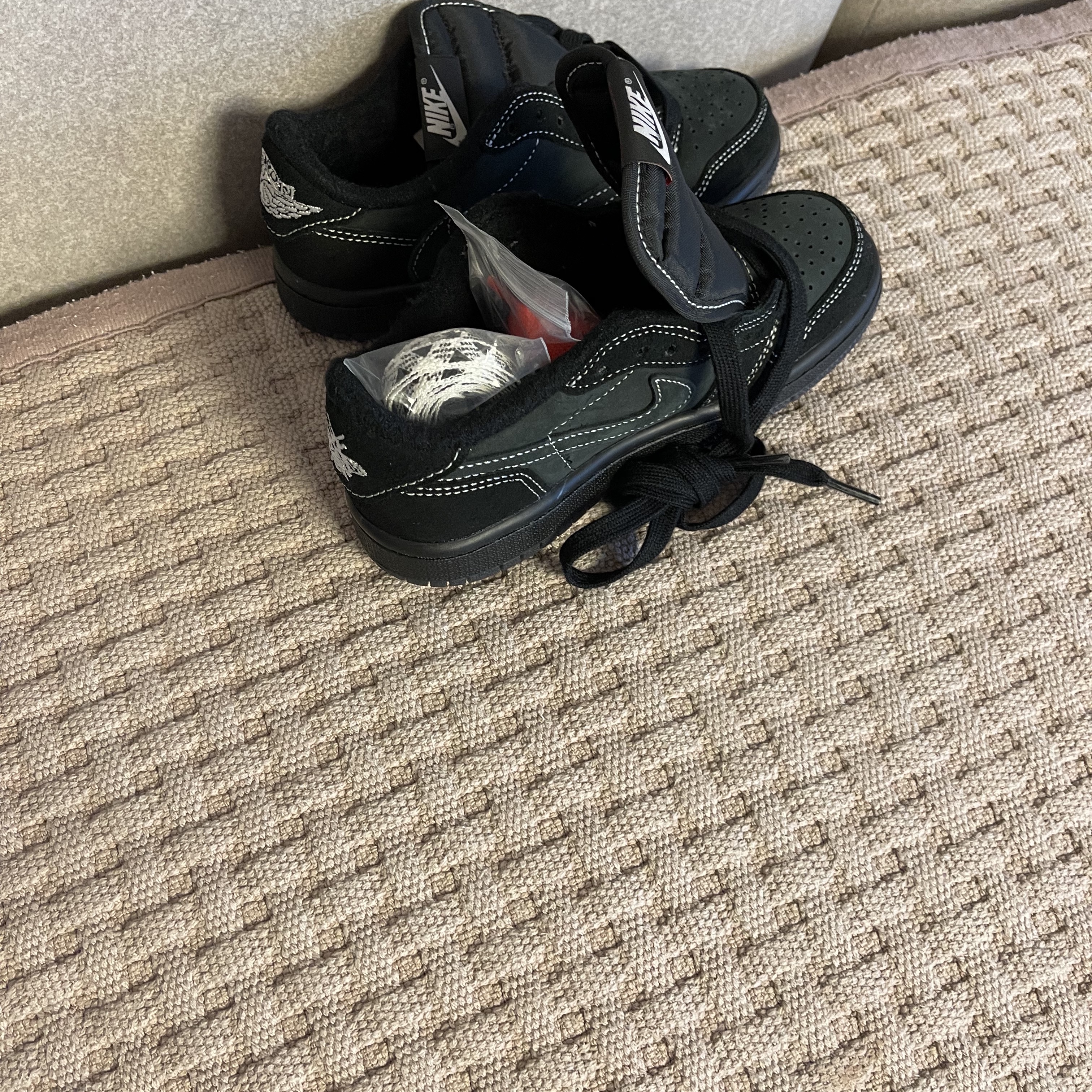 (PS) Jordan 1 x Travis Scott Retro Low OG SP Black Phantom 착용 스타일
