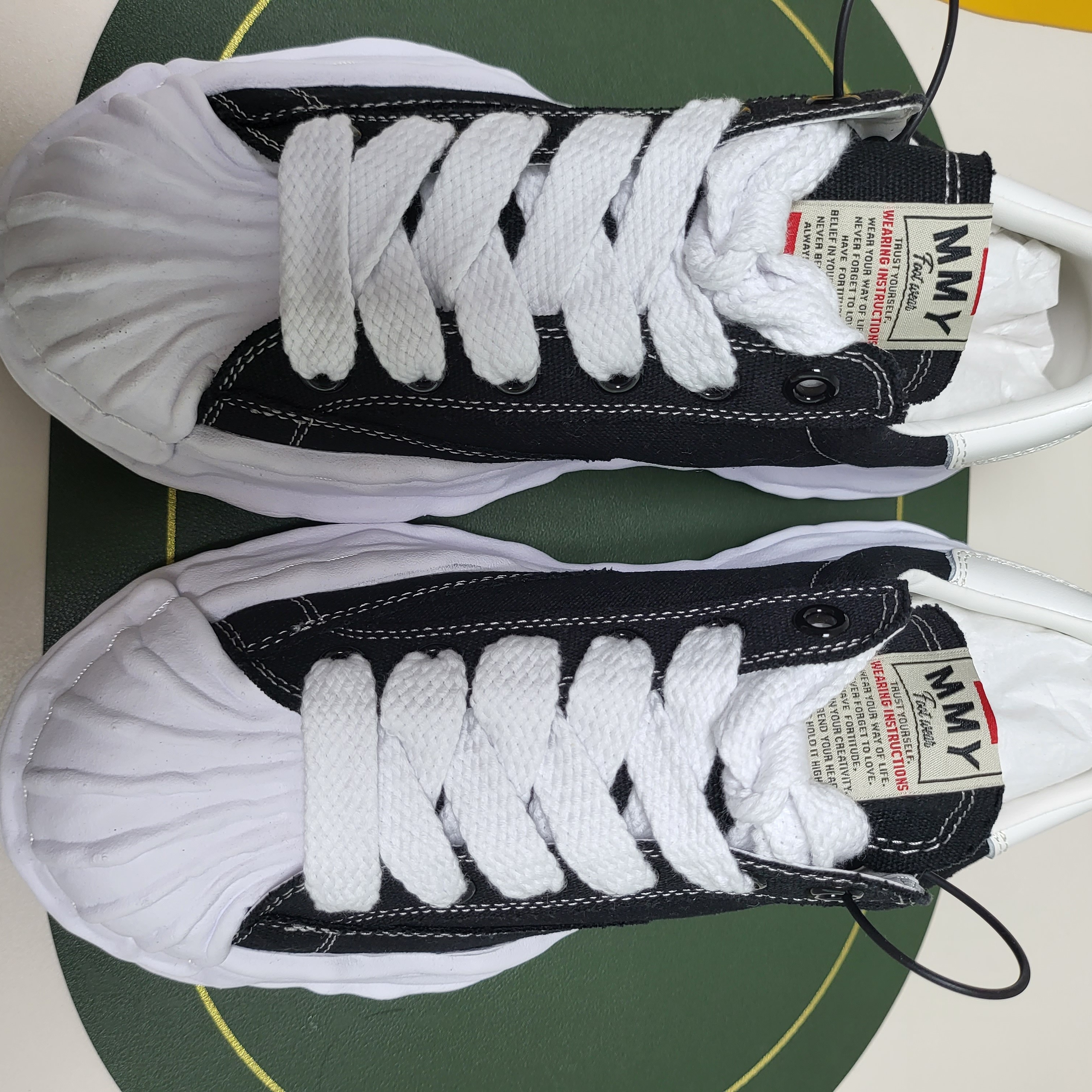 Maison Mihara Yasuhiro Blakey OG Sole Canvas Low-top Sneakers Black White 착용 스타일