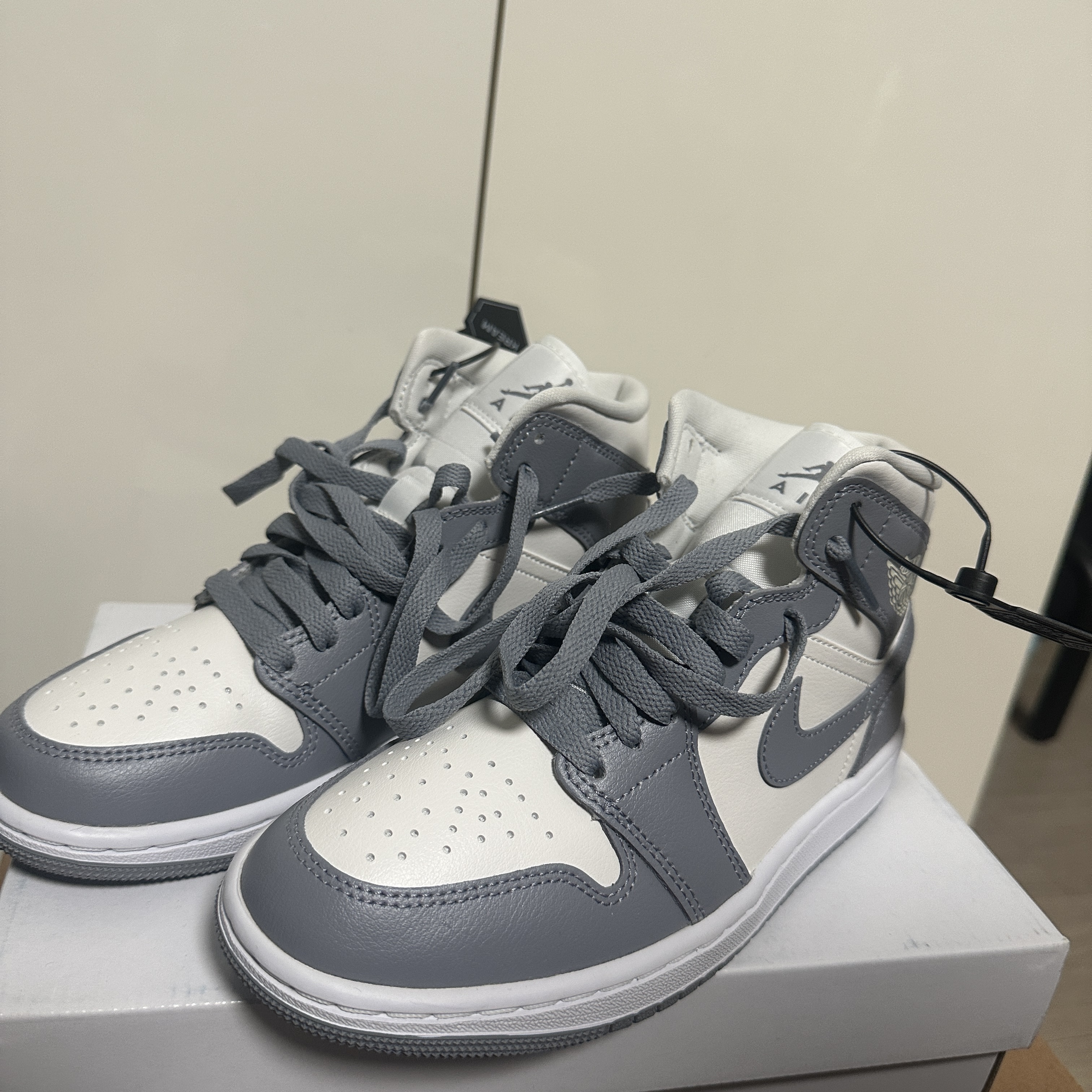 (W) Jordan 1 Mid Sail Stealth 착용 스타일