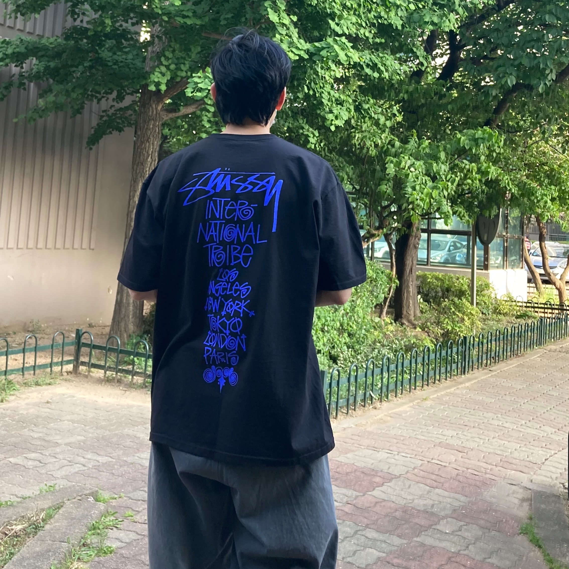 Stussy Tribe Stack T-Shirt Black, Balenciaga 3XL Sneakers Worn Out Grey White Blue 착용 스타일 - 2