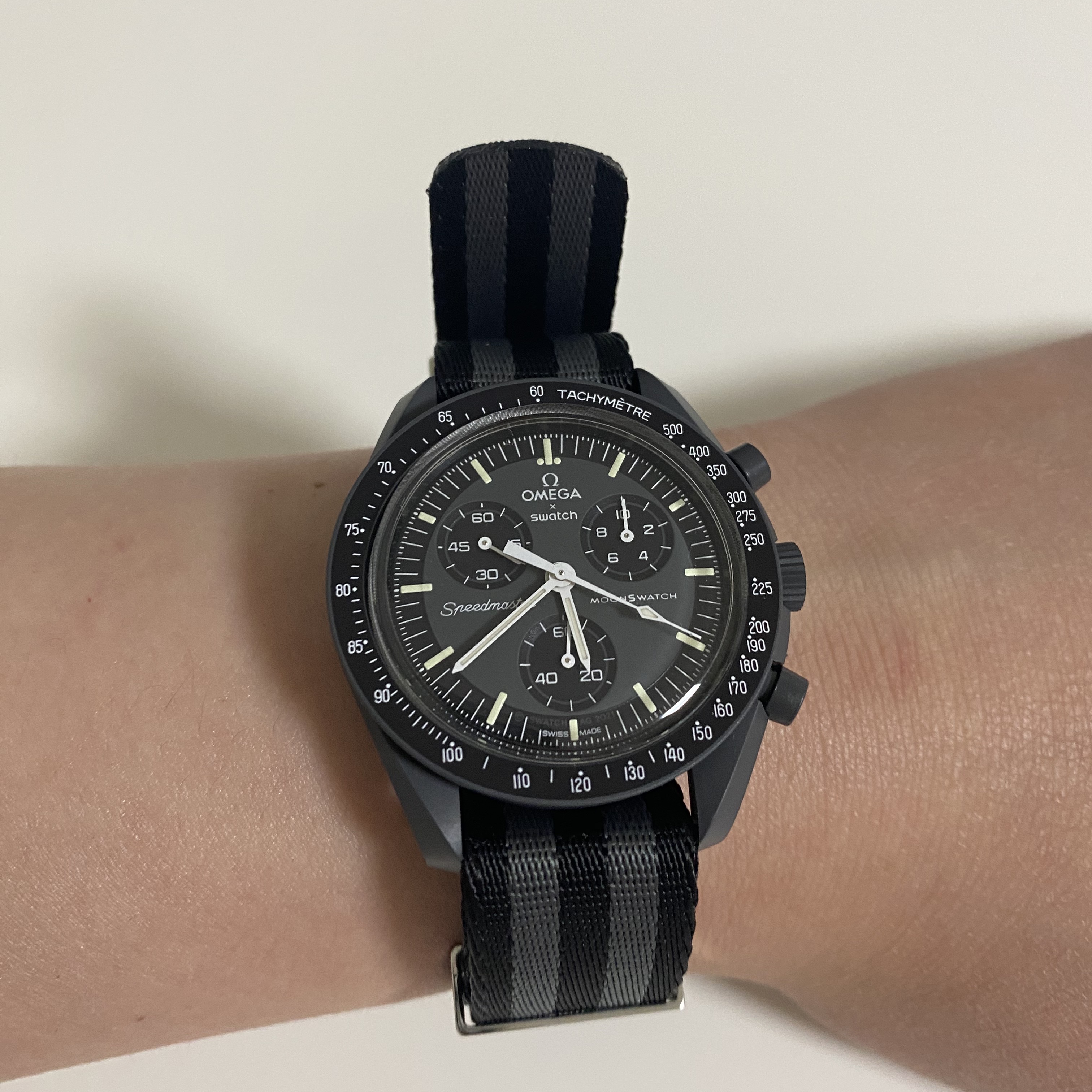 Swatch x Omega Bioceramic MoonSwatch Mission To Mercury 착용 스타일 - 2