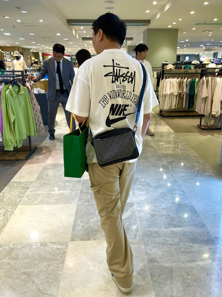 Nike x Stussy T-Shirt White (DV1774-100) 착용 스타일 - 2