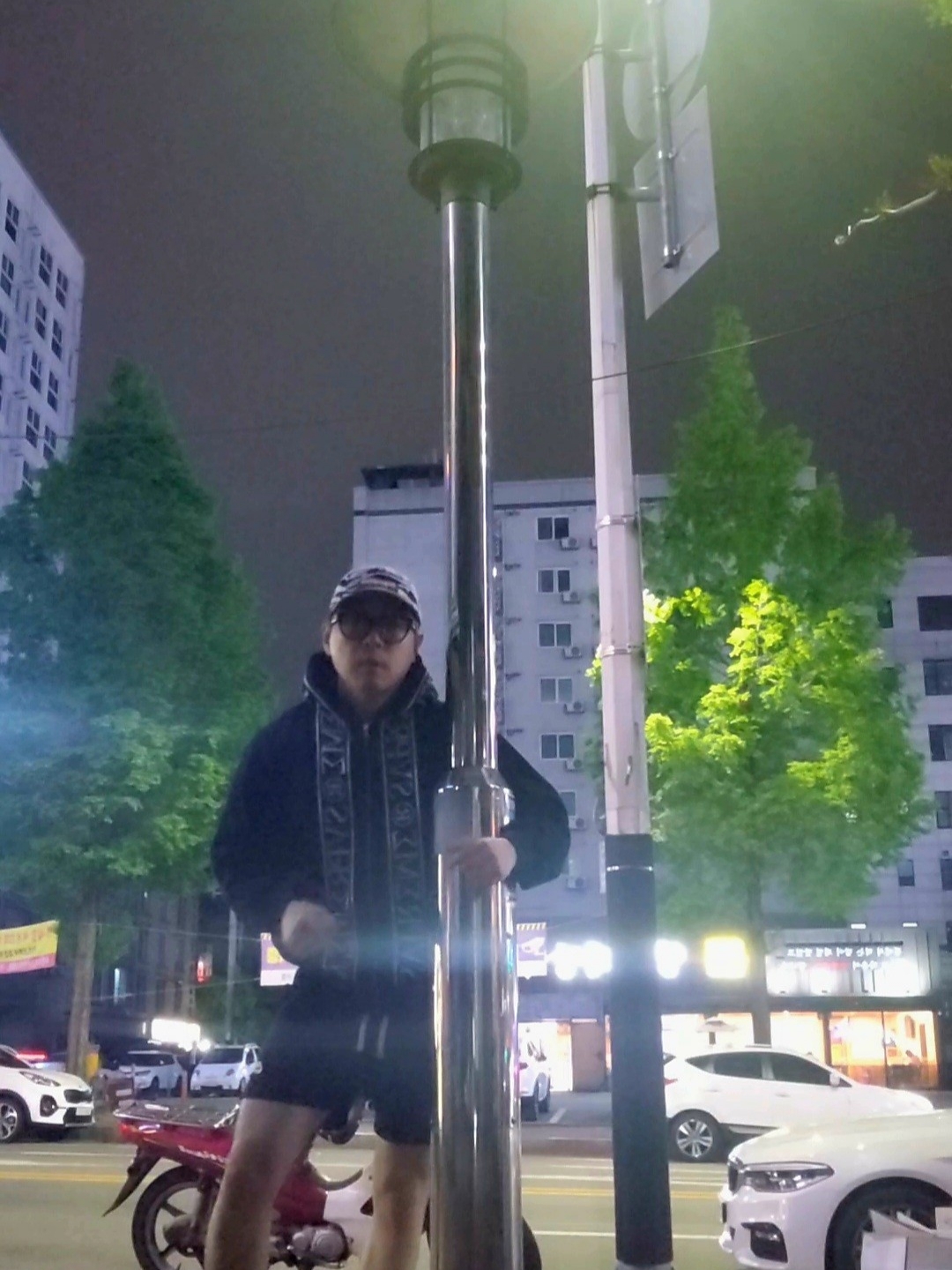 Supreme Roman Zip Up Hooded Sweatshirt Black - 23SS, Supreme Washed Chino Twill Camp Cap Zebra - 22FW 착용 스타일 - 2