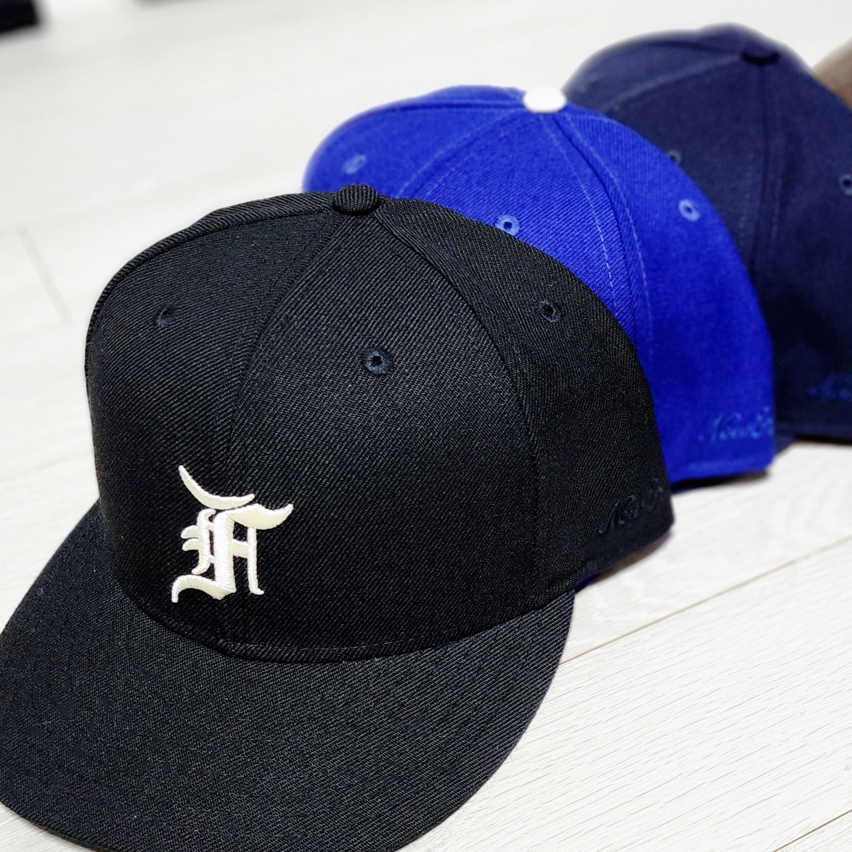 Essentials x New Era Sized Cap Black 착용 스타일