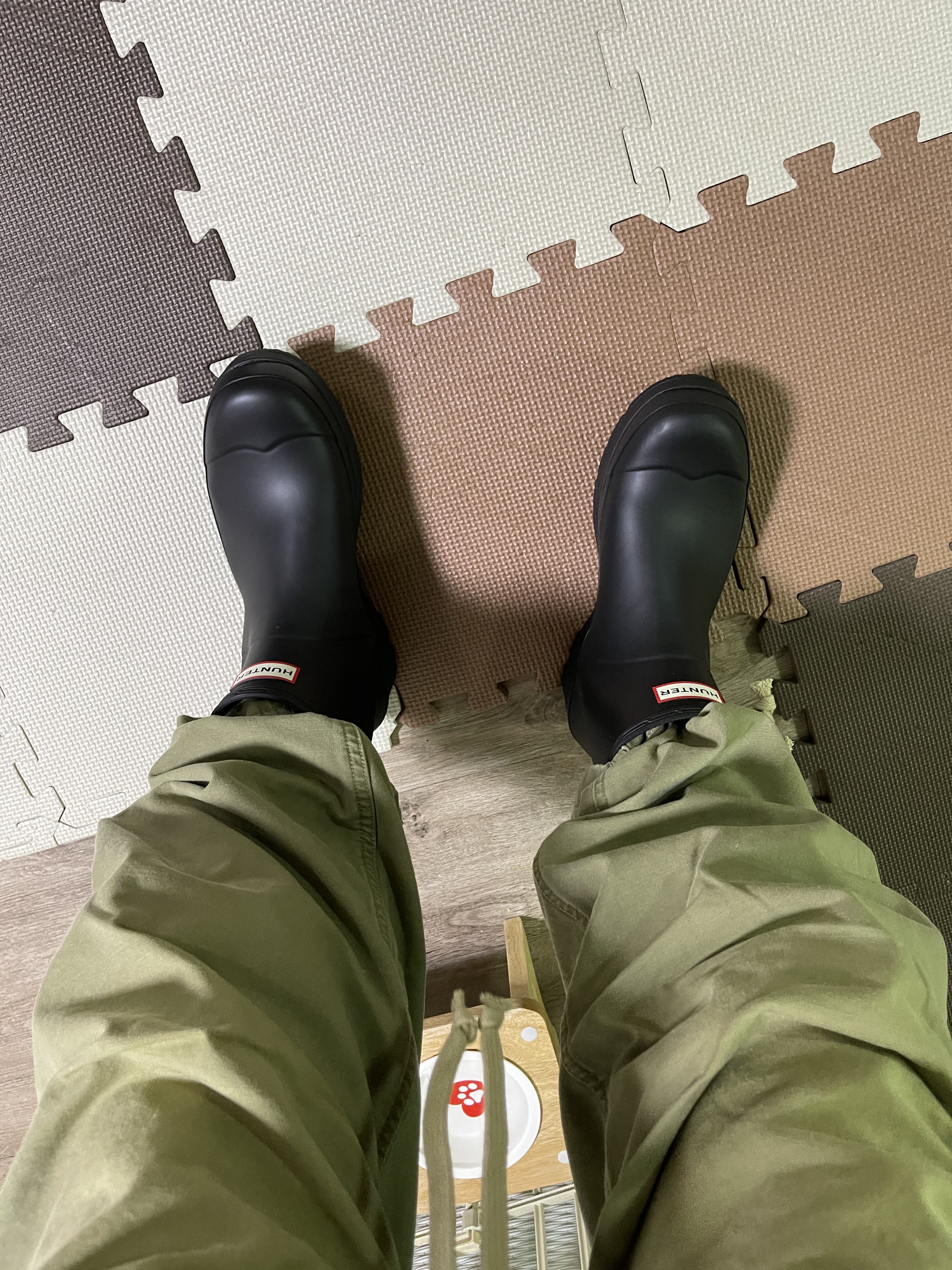 헌터 오리지날 플레이 숏 레인부츠 블랙 착용 스타일 - 1