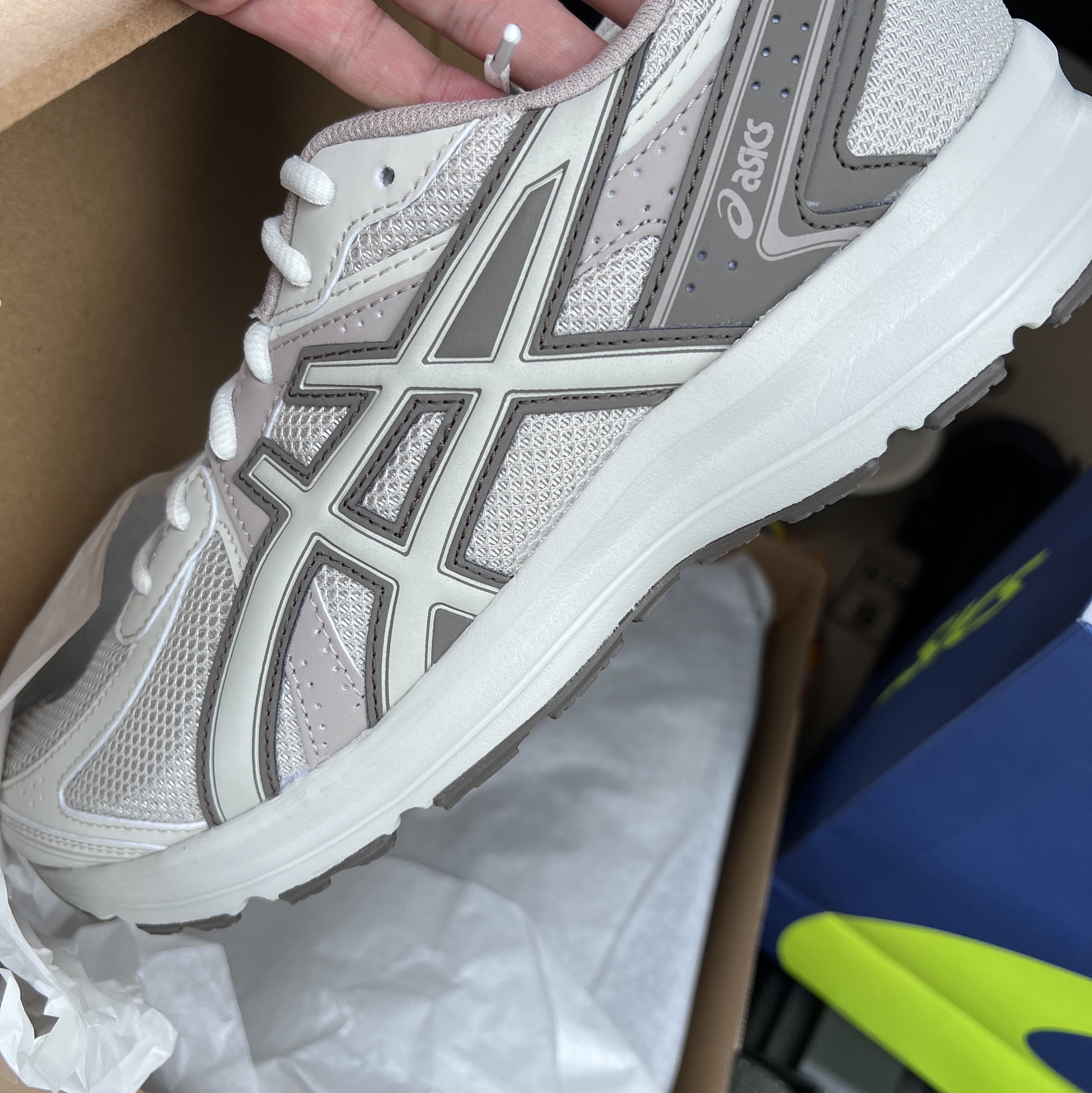 Asics Jog 100 S Birch - 2E Wide 착용 스타일