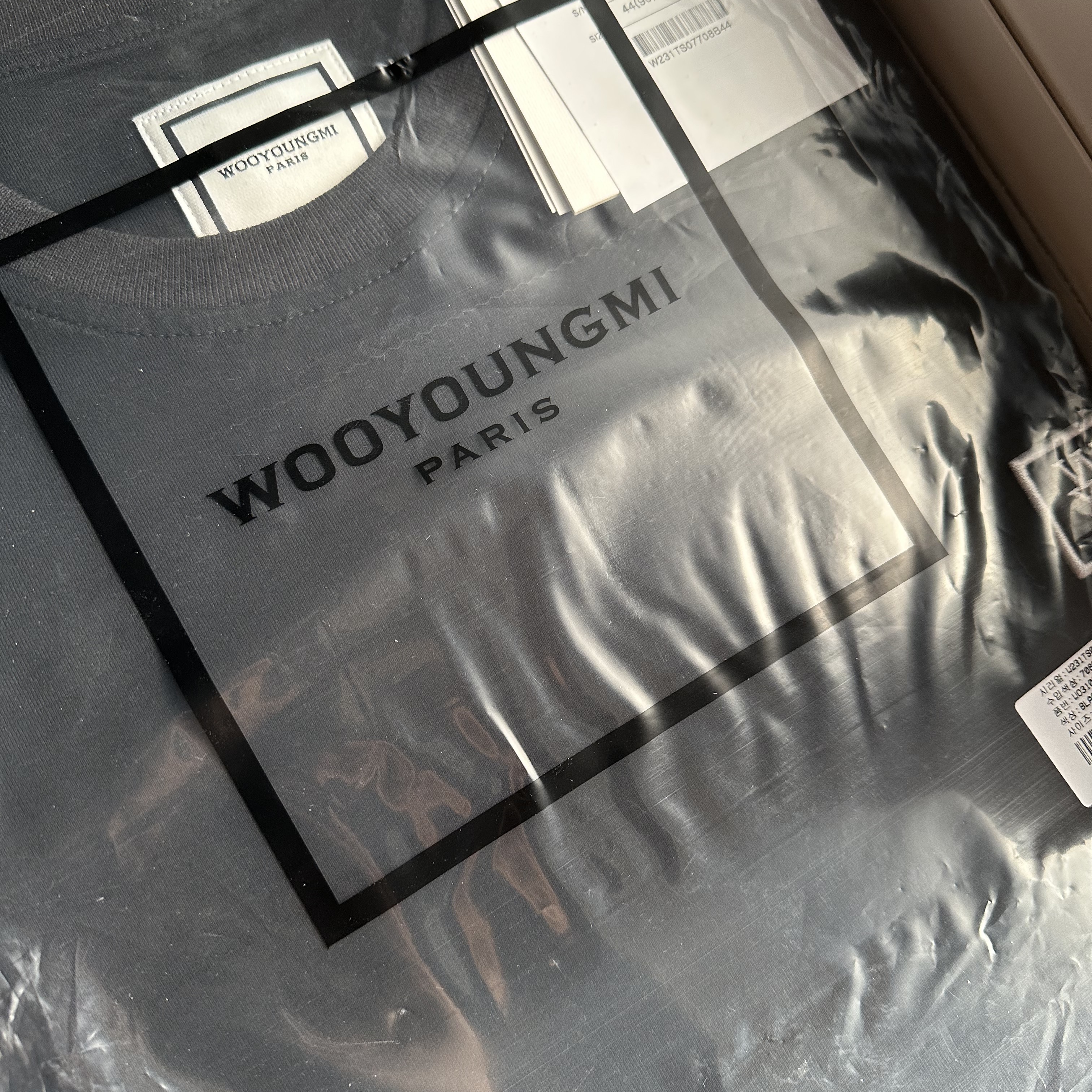 Wooyoungmi Cotton Back Logo T-shirt Black - 23SS 착용 스타일